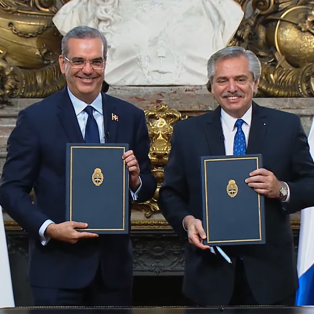 Presidente Abinader y Presidente Fernández firman acuerdos para el desarrollo hidrocarburífero
