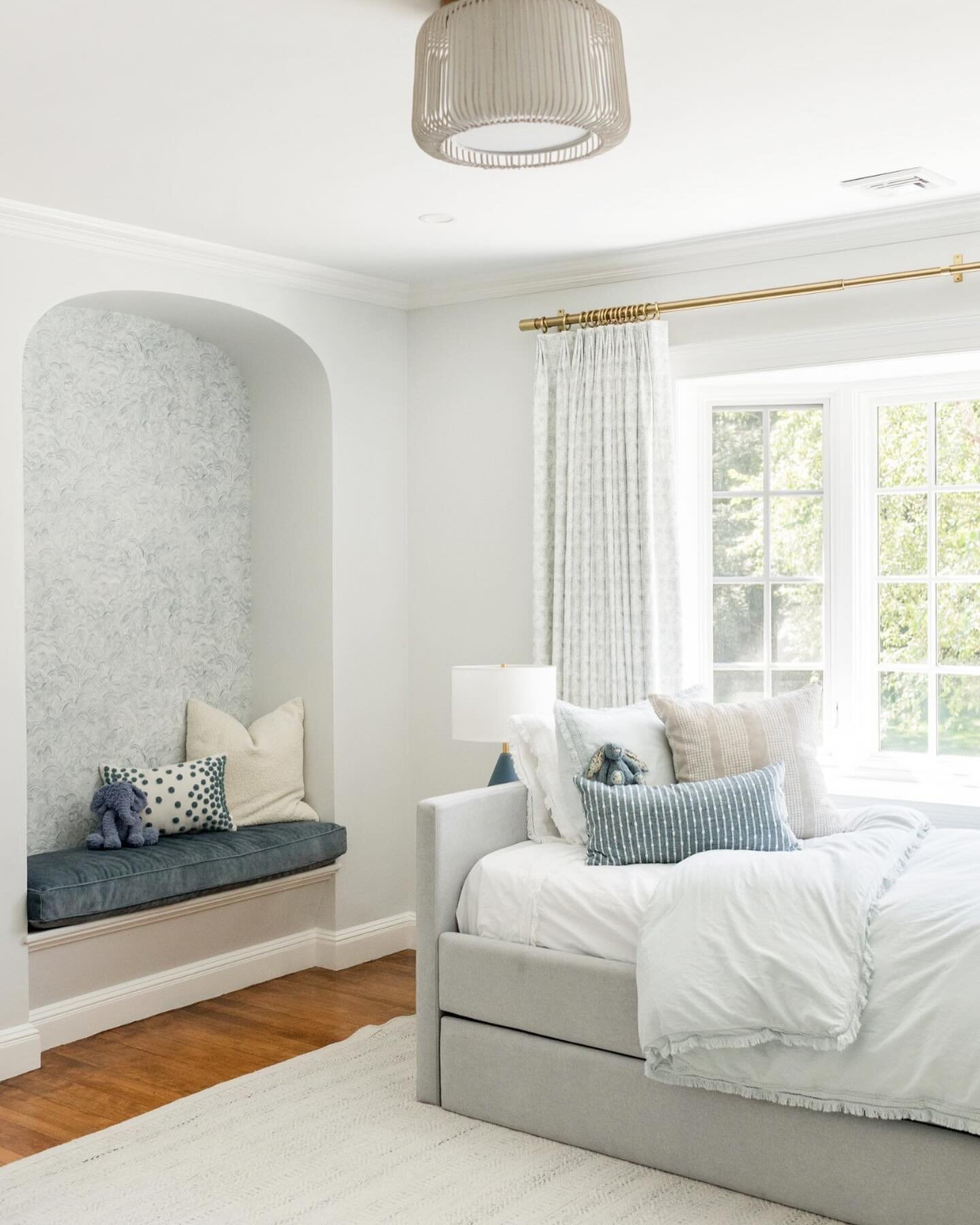 The 70 project. We had the honor of working with Gina Baran Design on this oasis of a home. Incorporating our textiles throughout, giving homage to the traditional characteristics while keeping it modern.

In this bedroom our Magnolia Indigofera was 
