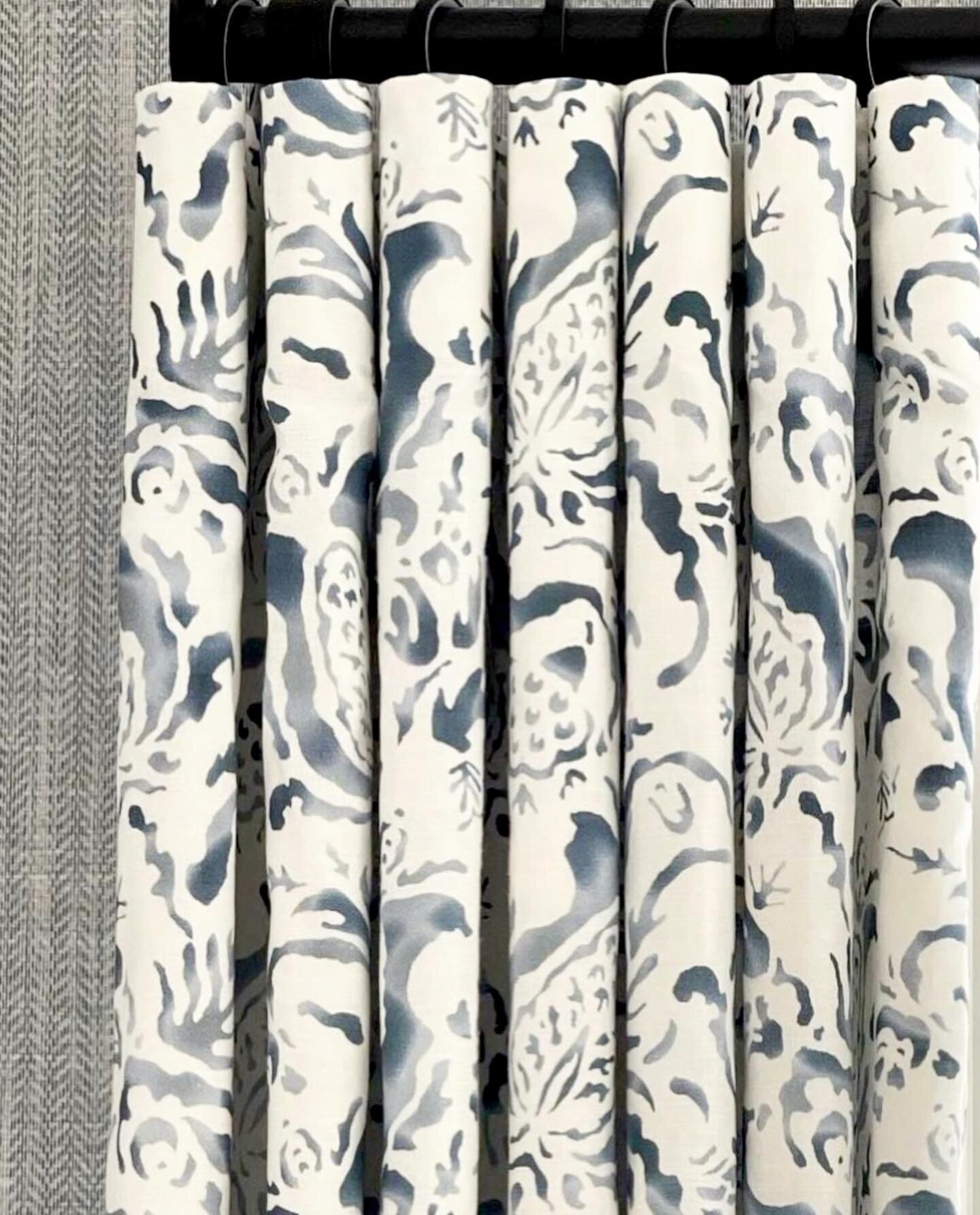 Color stories of our Piey pattern brining harmony to these spaces. From bold statements to subtle sophistication, these Piey draperies transform every room &mdash; which color story do you gravitate to?

Interior Design: 1. @larafriedmandesign , 2. @