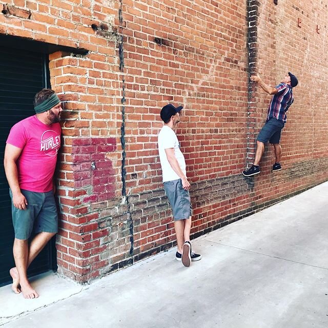Scaling the walls and ready to play 
#sugarbeastband #exploresacramento