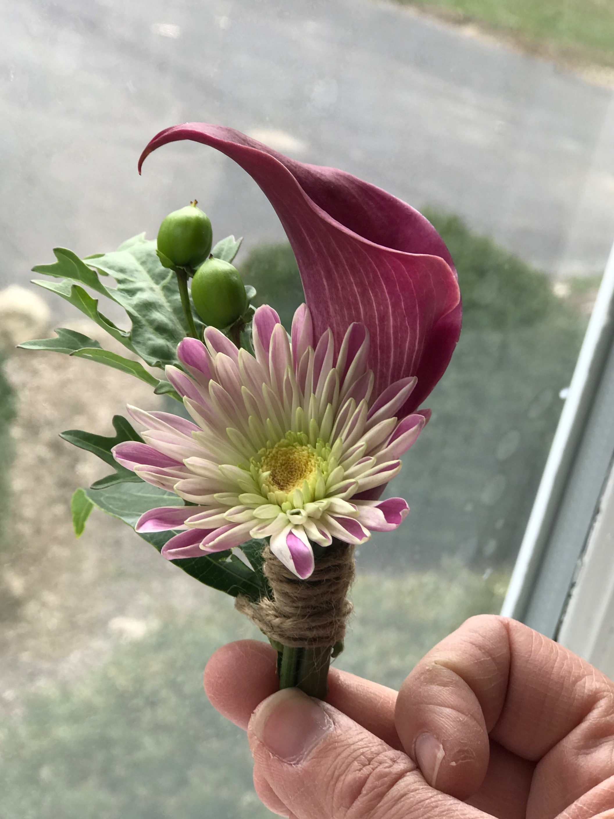 PureBloomFlowers+-+boutineer3.jpg
