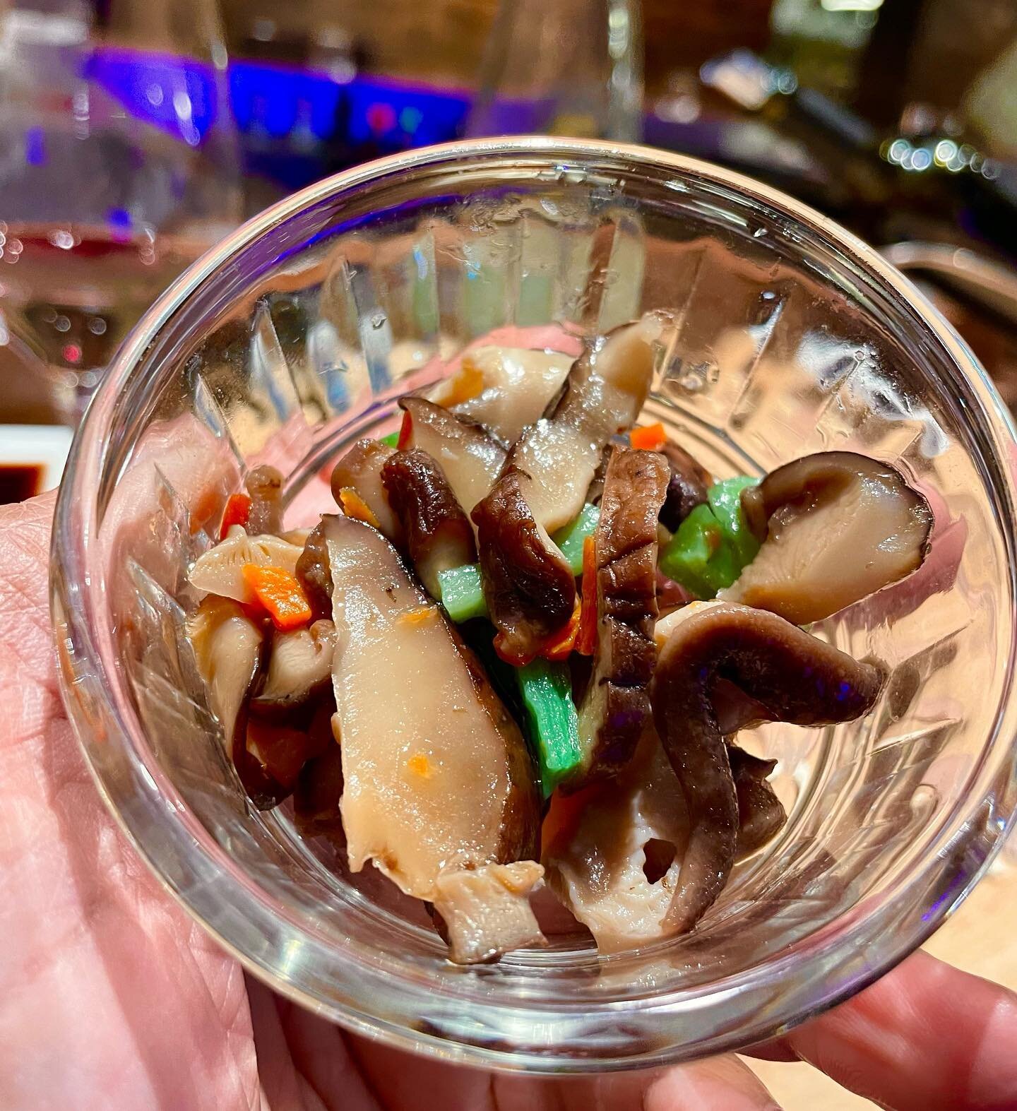 🍄 Super delish, vegan amuse bouche, with king oyster mushroom! If you have not tried this mushroom, you must! This unique variety of fungi is known for its meaty texture and unbelievably savory flavor. I like it must ceviche style. They are a good s