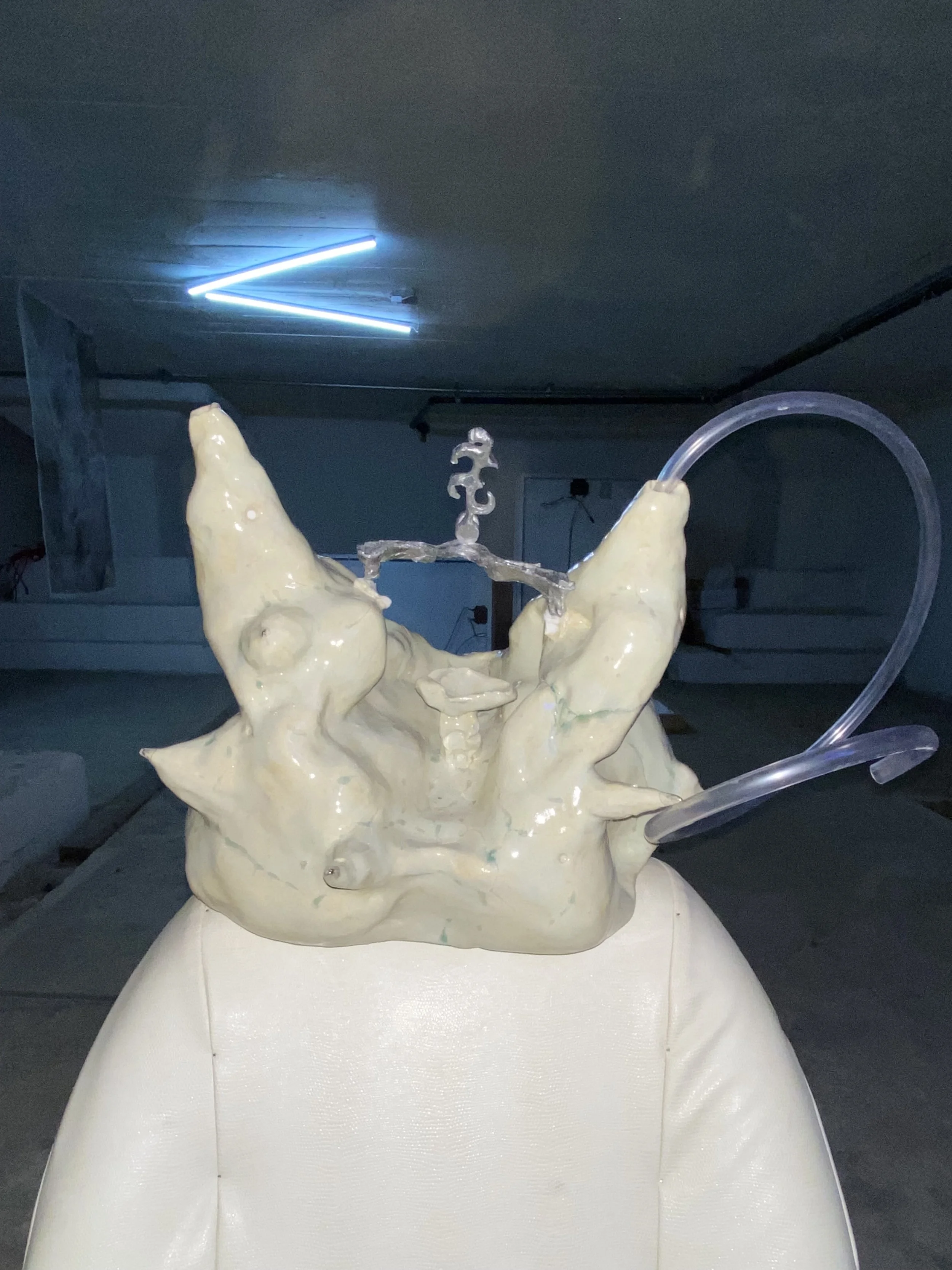 tearprosthesisinbluelight.jpeg
