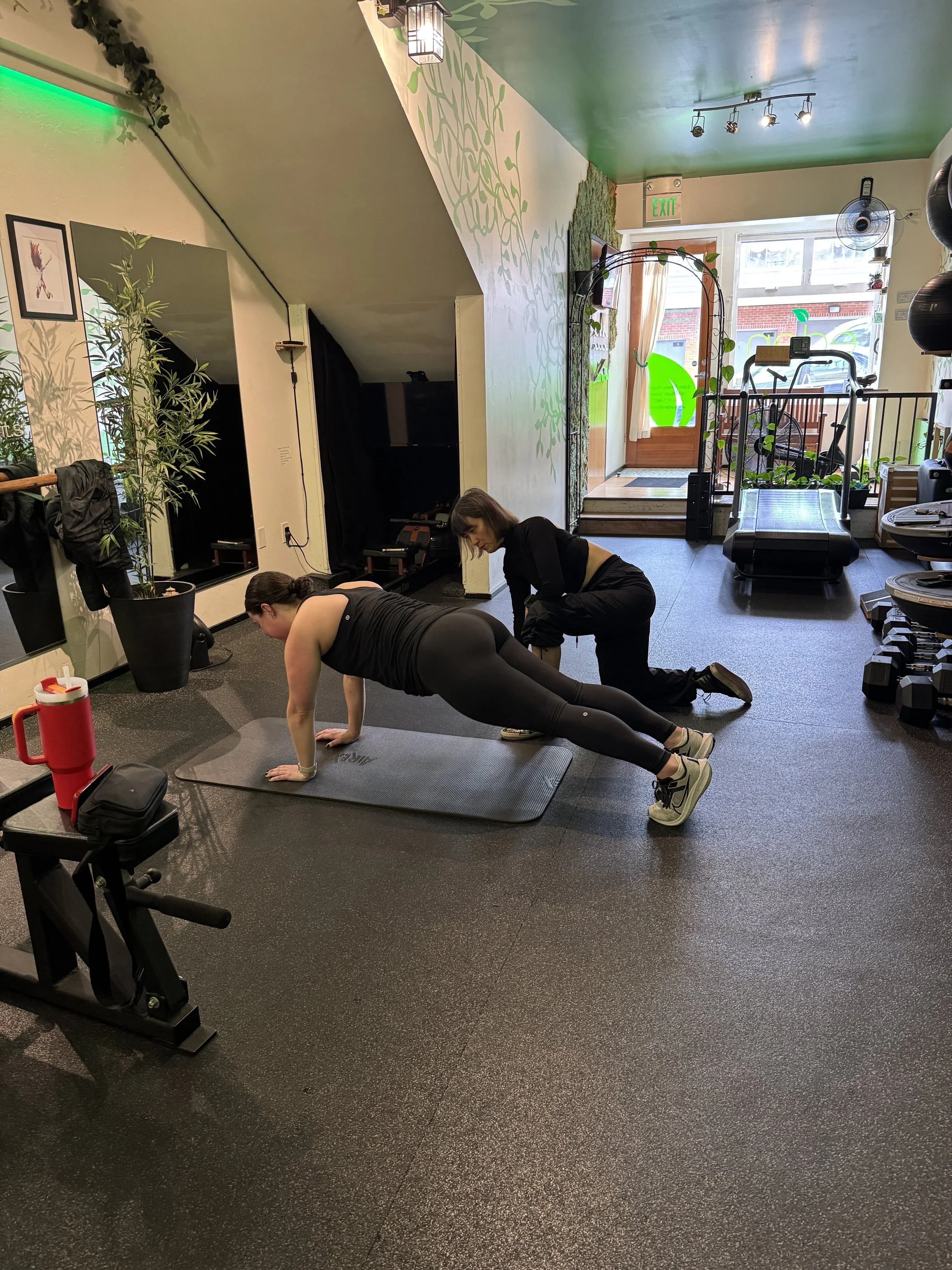 2 women working out at Eden Fitness Studio