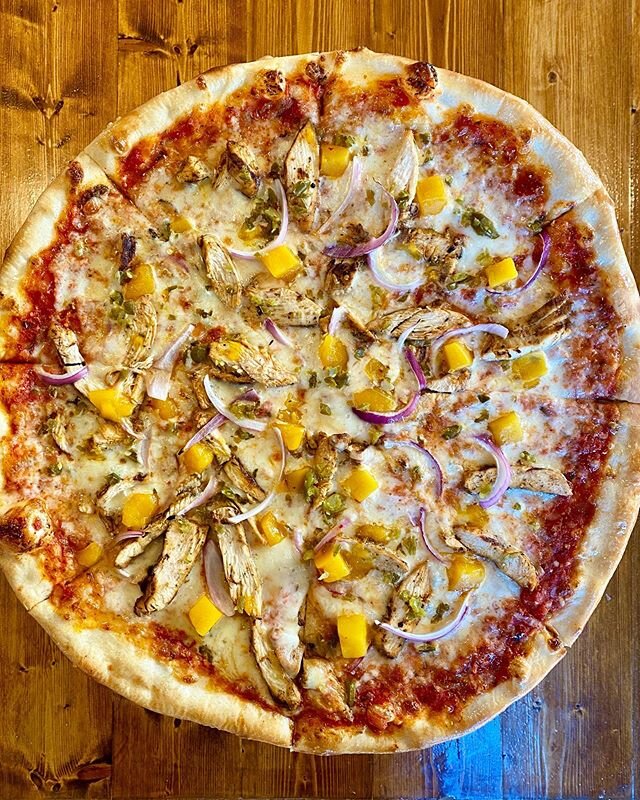 Willie, Cheech &amp; Bob: a sweet-heat cult classic and one of our good friend @flyerdonahue&rsquo;s favorites! Who else loves this pie? 🤩
⠀
Tomato sauce, housemade mozzarella, jerk chicken, red onion, mango chutney &amp; jalape&ntilde;o 🐔🥭🌶