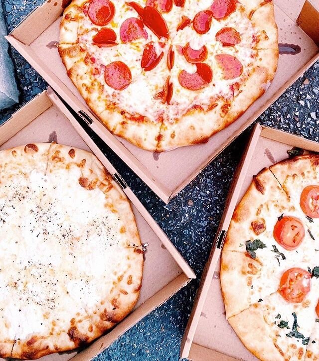 T R I P L E  T H R E A T action by @confessionsofacarbaholic: white pizza / classic pepperoni / Margherita 😍🍕