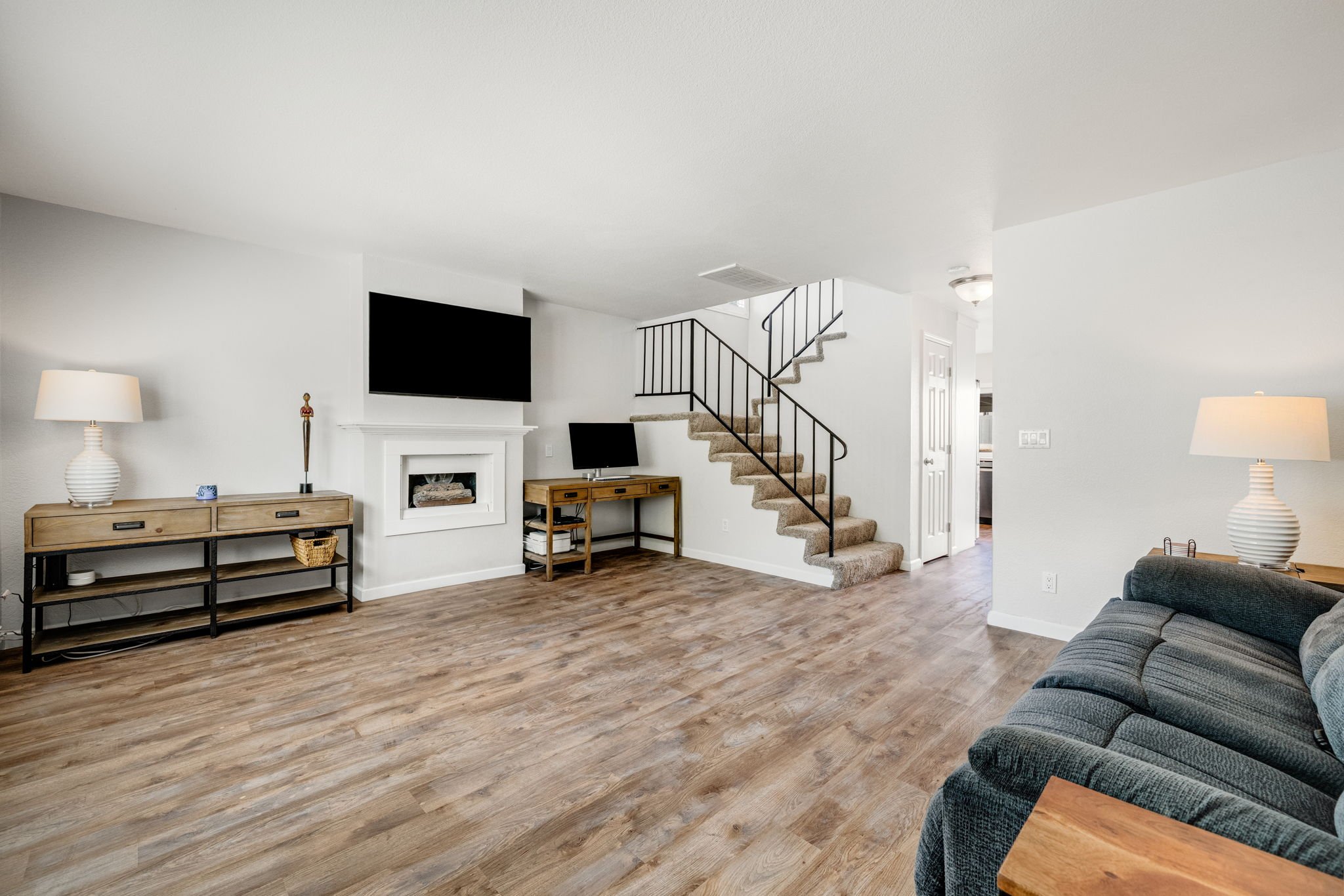 13-1910 W Palmyra Ave 135-16.jpg