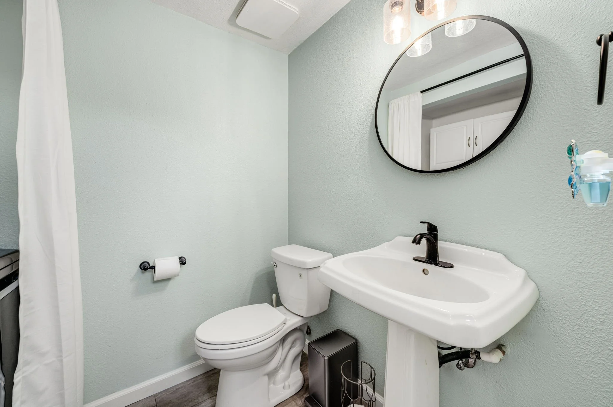 19-1910 W Palmyra Ave 135-10.jpg