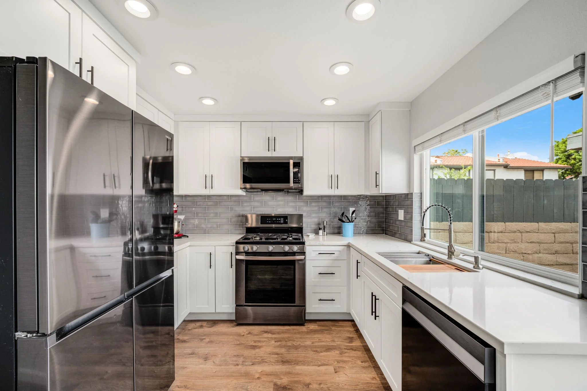 21-1910 W Palmyra Ave 135-12.jpg