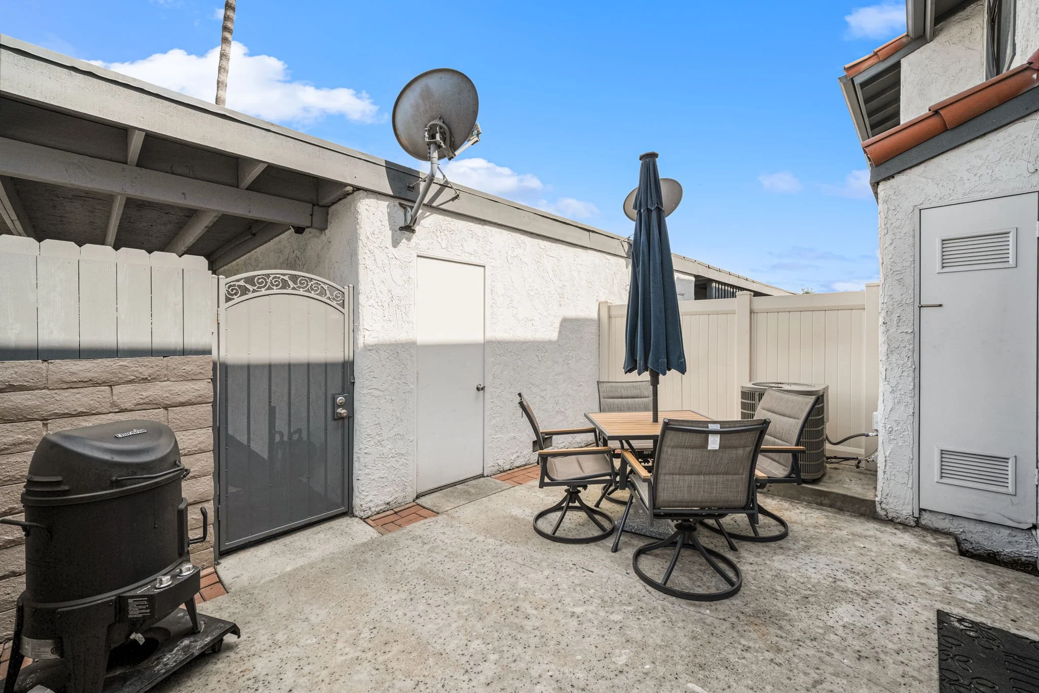 24-1910 W Palmyra Ave 135-24.jpg