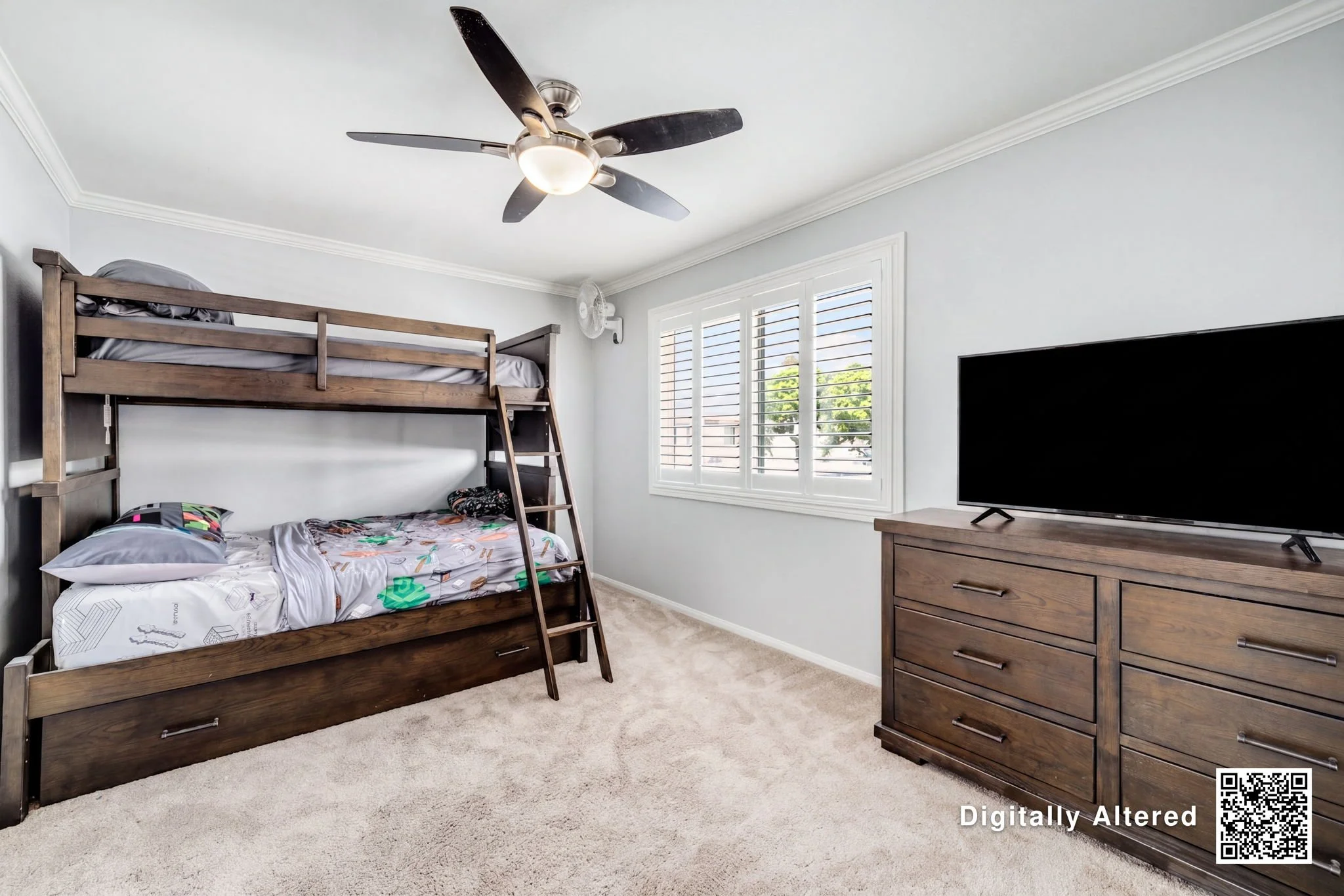 33-1910 W Palmyra Ave 135-8-Light-Tidy-WM.jpg