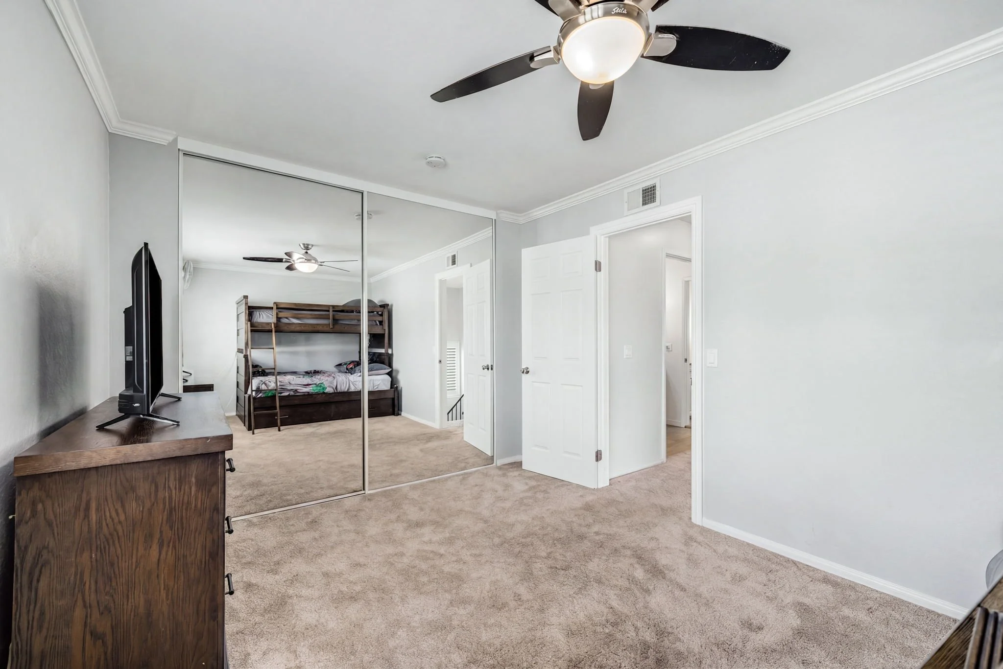 37-1910 W Palmyra Ave 135-9-Light-Tidy.jpg