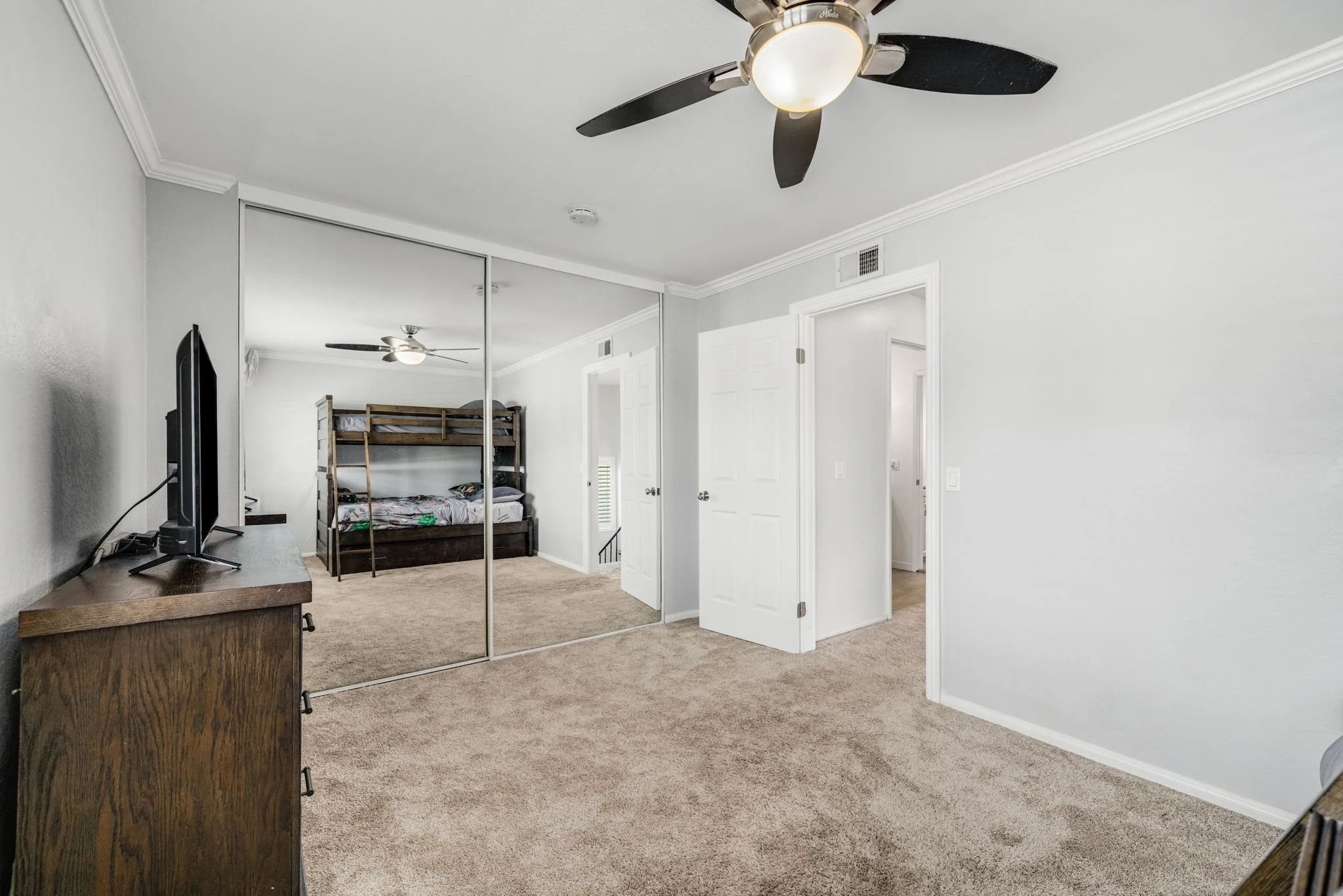 38-1910 W Palmyra Ave 135-9.jpg