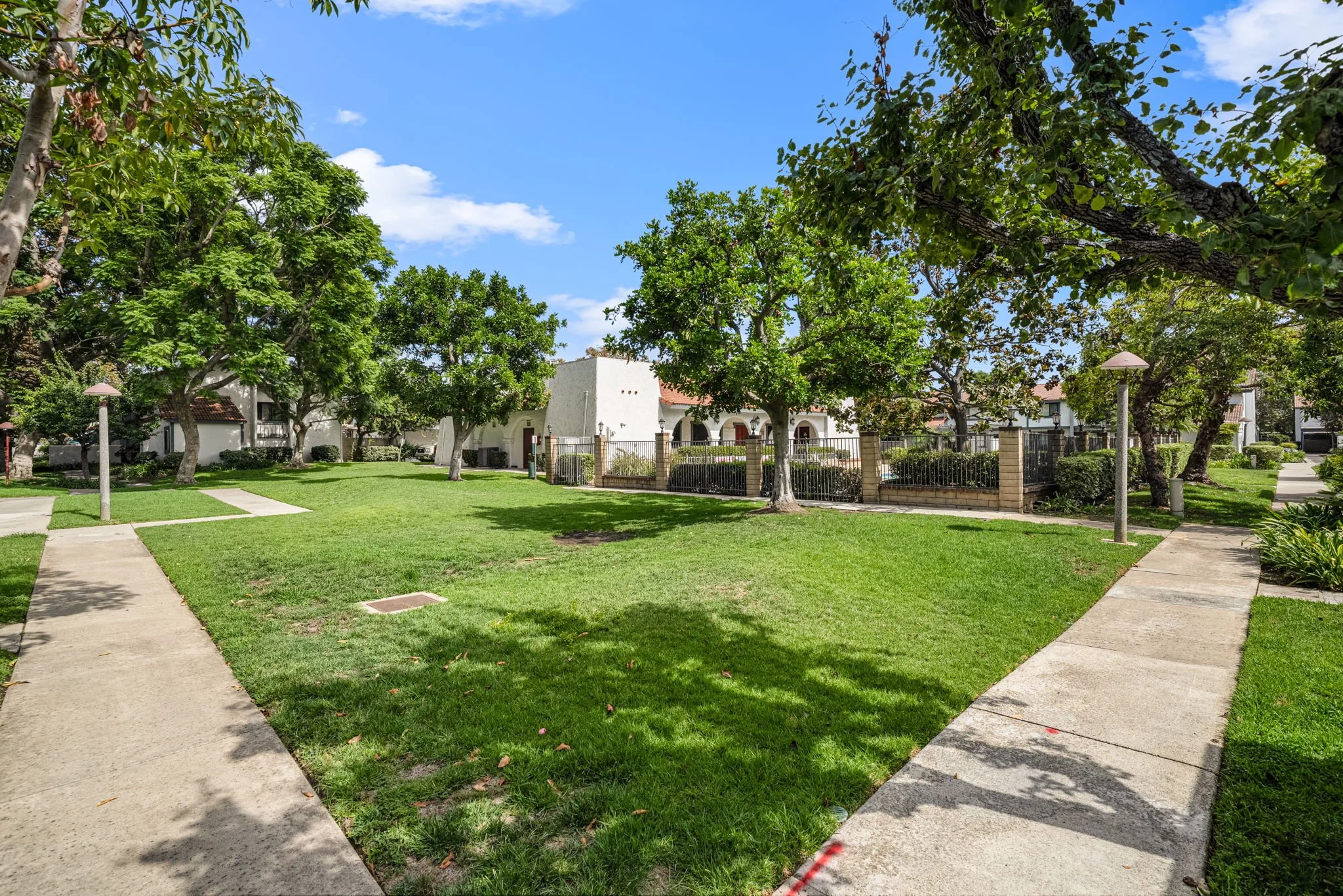 42-1910 W Palmyra Ave 135-27.jpg