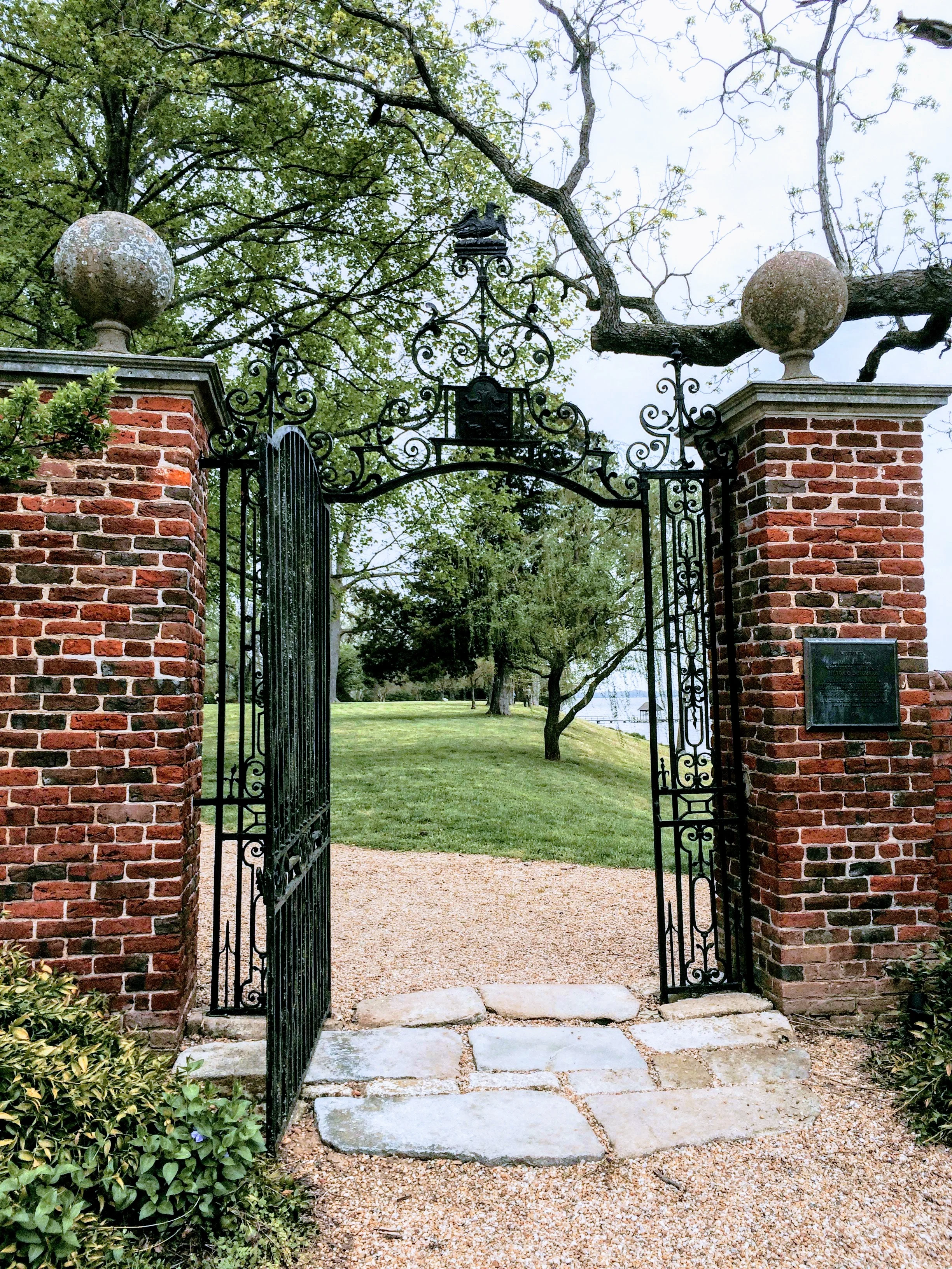 Westover Gate (W), 18th C. Wrought-Iron, London. Note Byrd Coat of Arms. 2015 ©betsygibson