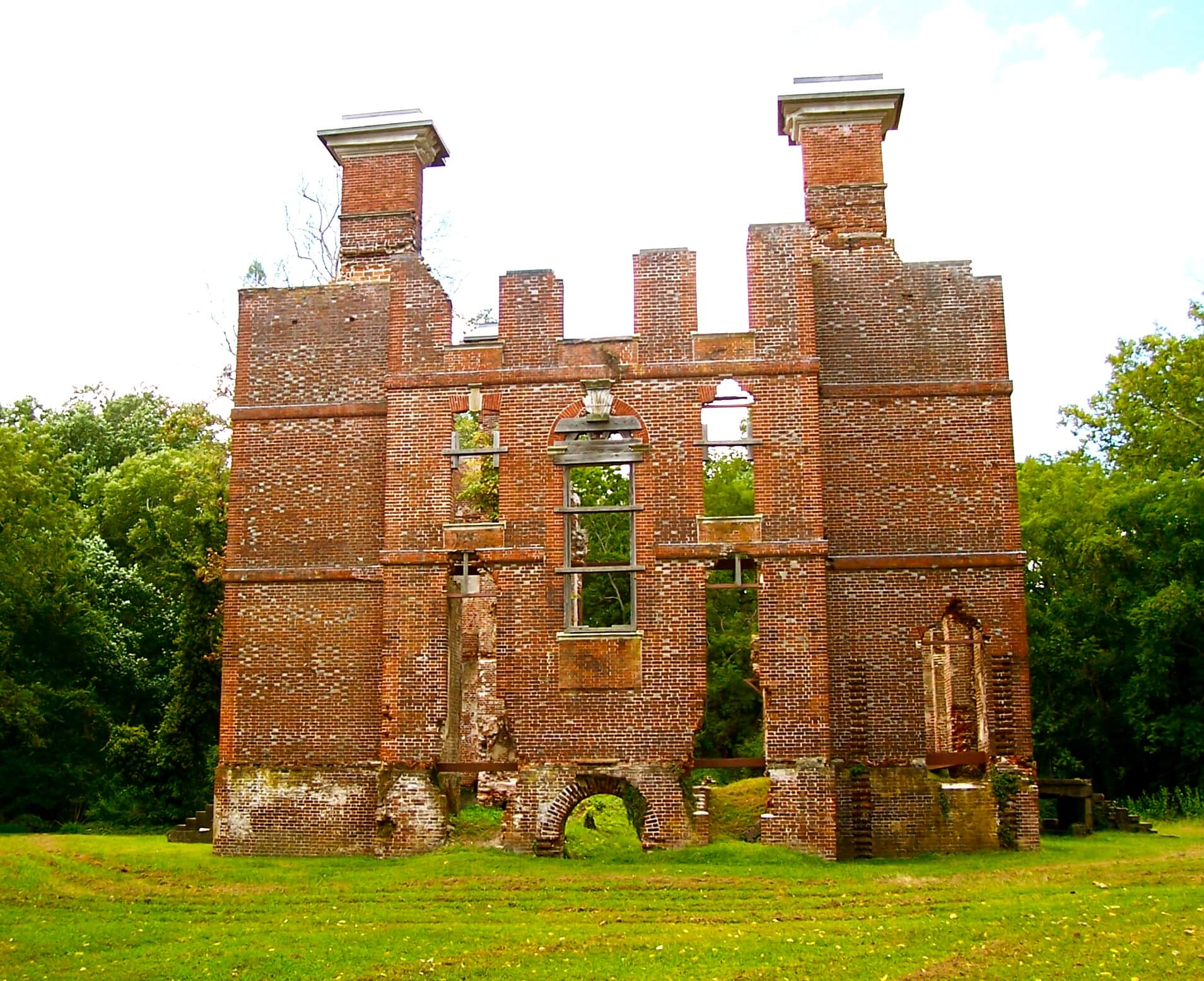Rosewell in ruins. Photo Credit: By Agadant - Own work, CC BY-SA 3.0, https://commons.wikimedia.org/w/index.php?curid=8266259