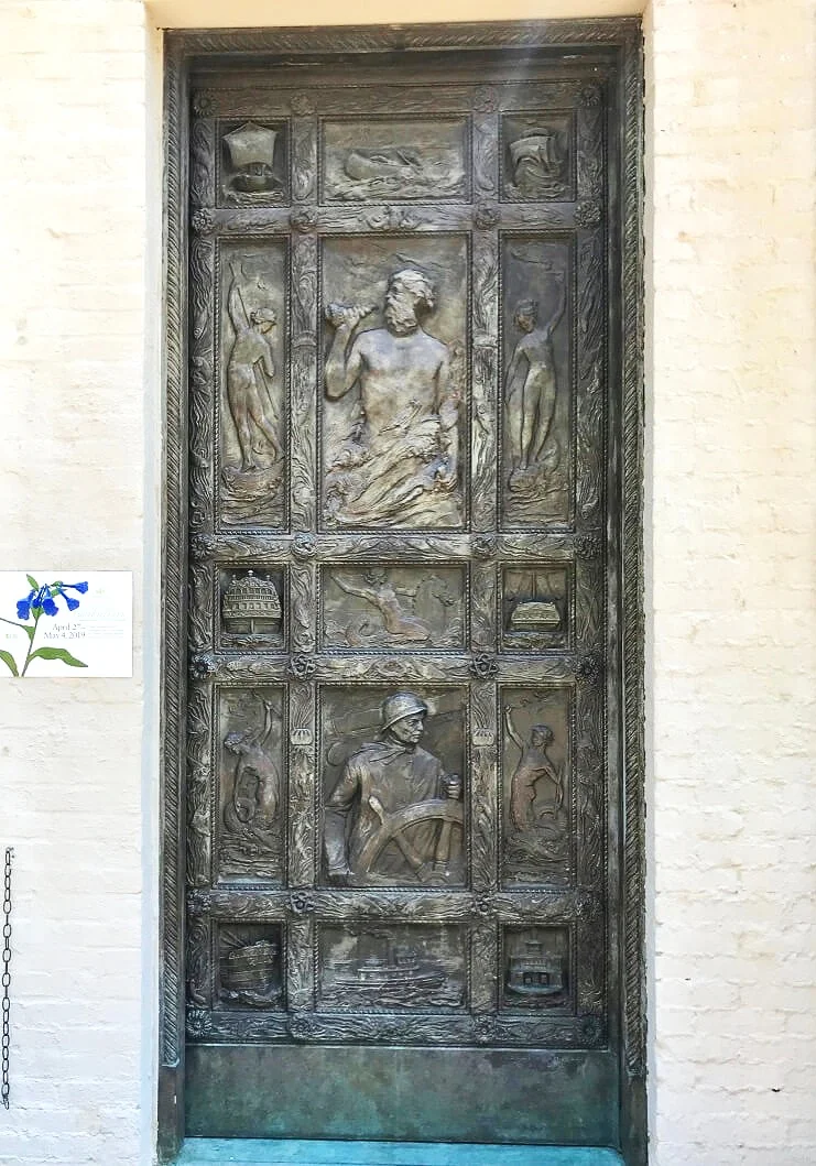 The other bronze door—with Garden Tour sign!—at the original entrance to the Mariners’ Museum. See above photo caption for explanation and history. ©betsygibsondesign