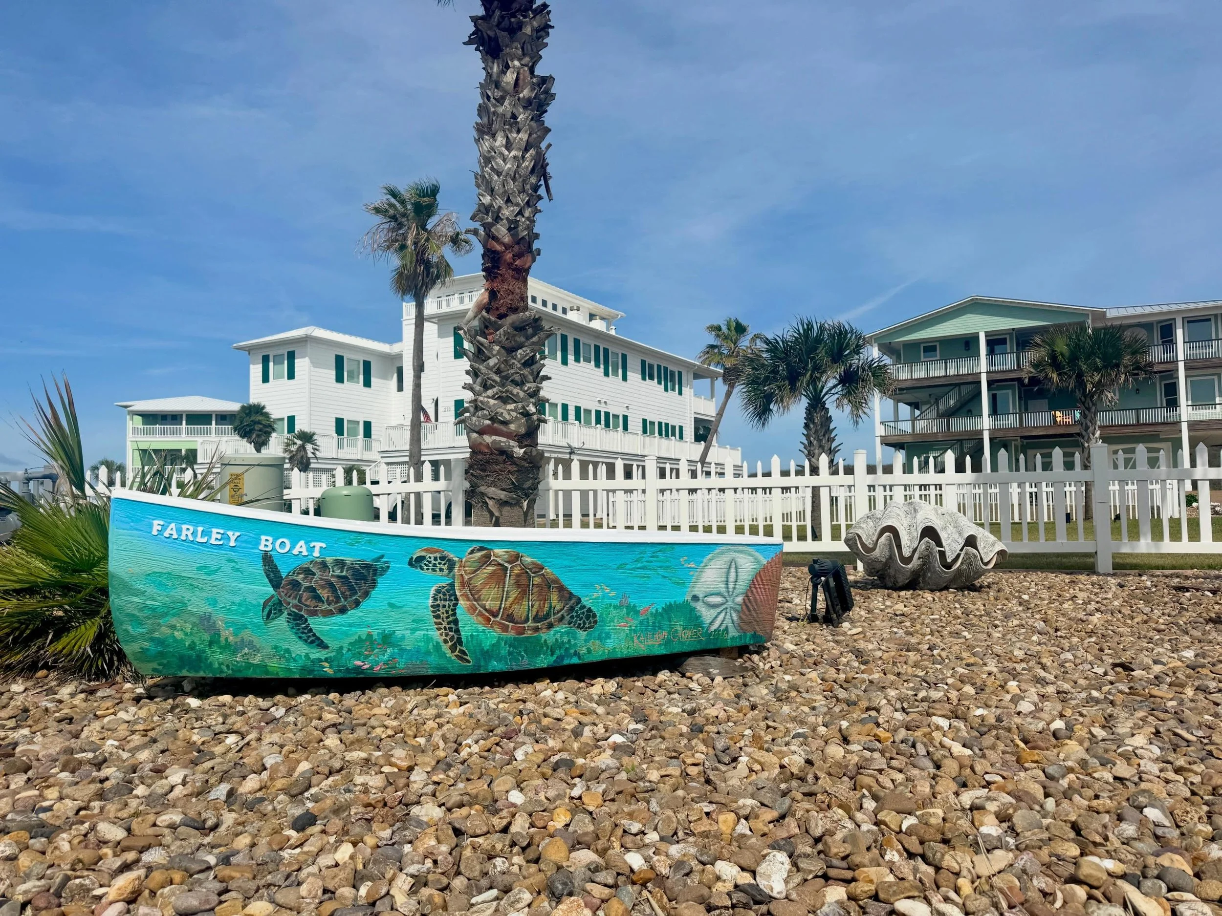 I certainly can&rsquo;t resist a #seaturtle and beach themed #FarleyBoatpainting by the beach in Port Aransas! These projects are no joke- sun, wind, heat, rocks, ants, and weird positions; but this one was blessed with perfect weather to the sound o