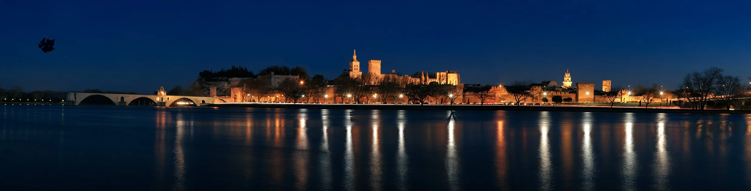Avignon nuit (c) C.Grilhé.jpg