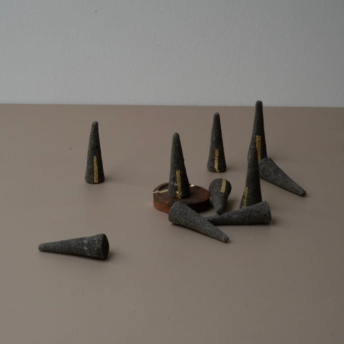 h a n d . r o l l e d . i n c e n s e