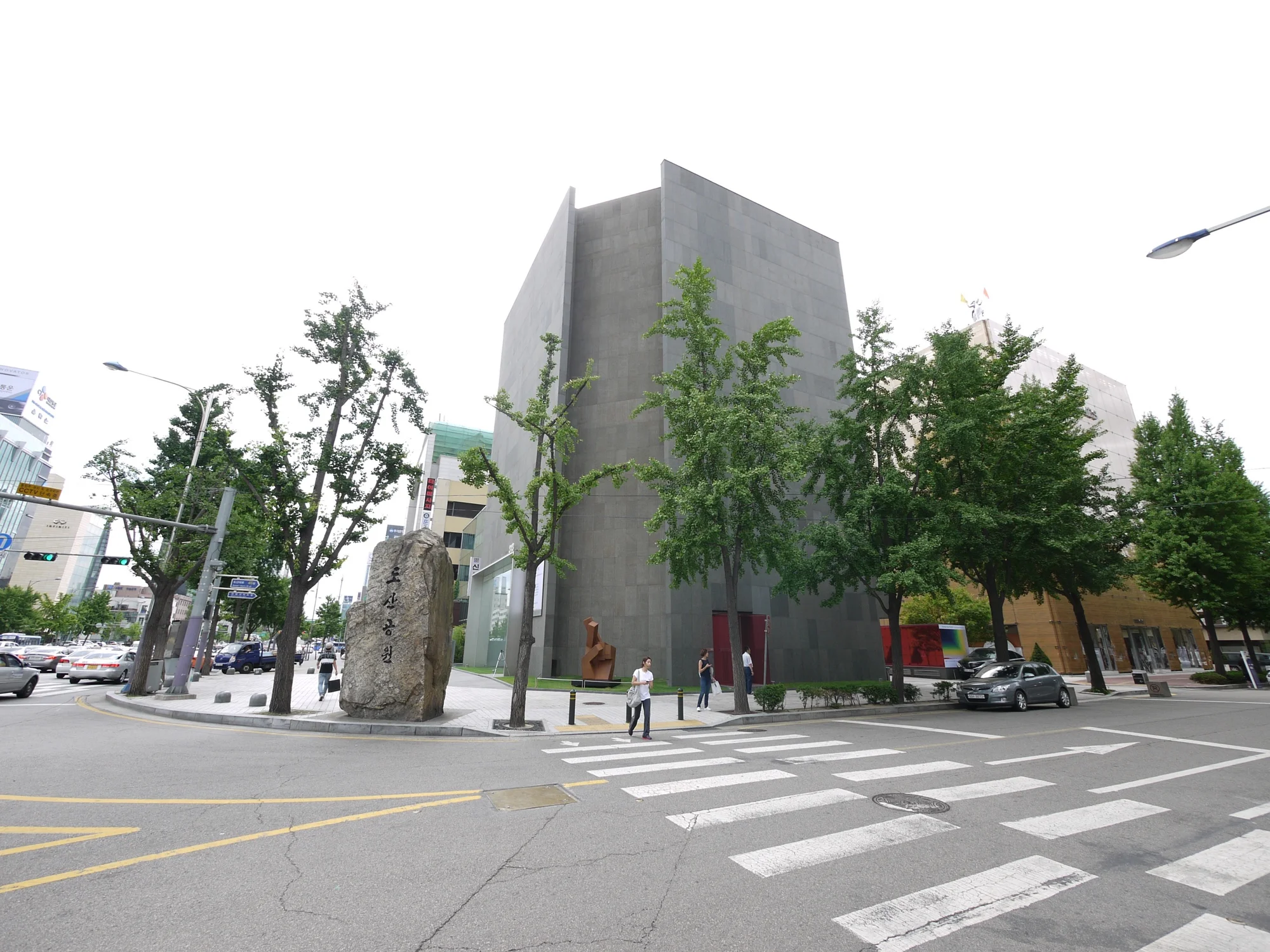   Heavy Handed (Crossed Obelisk),  2012 (installation view) 