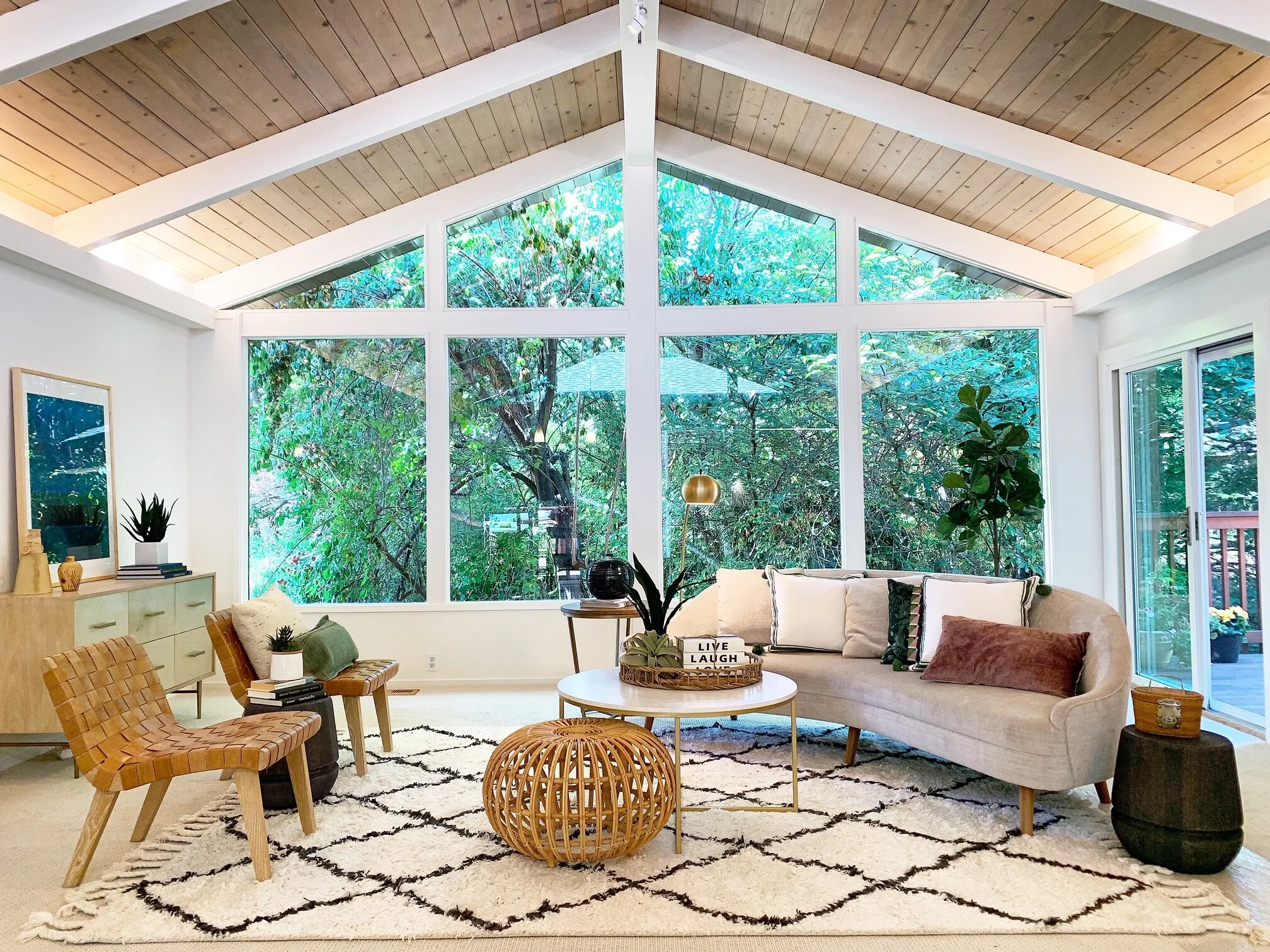 100Sycamore-living room.JPG