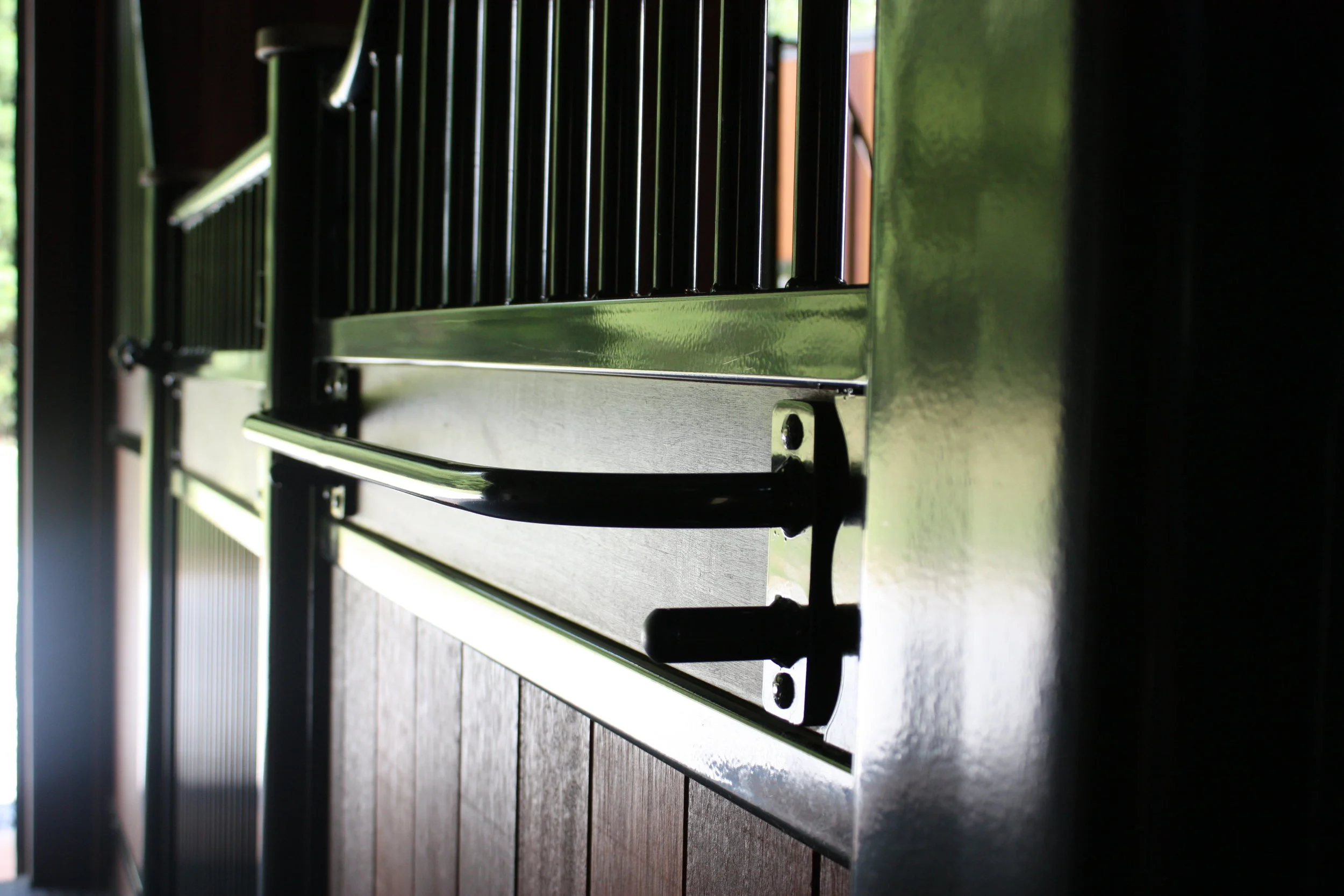 Professional Horse Barn Accessories Rubber Pavers & Custom Barn Doors