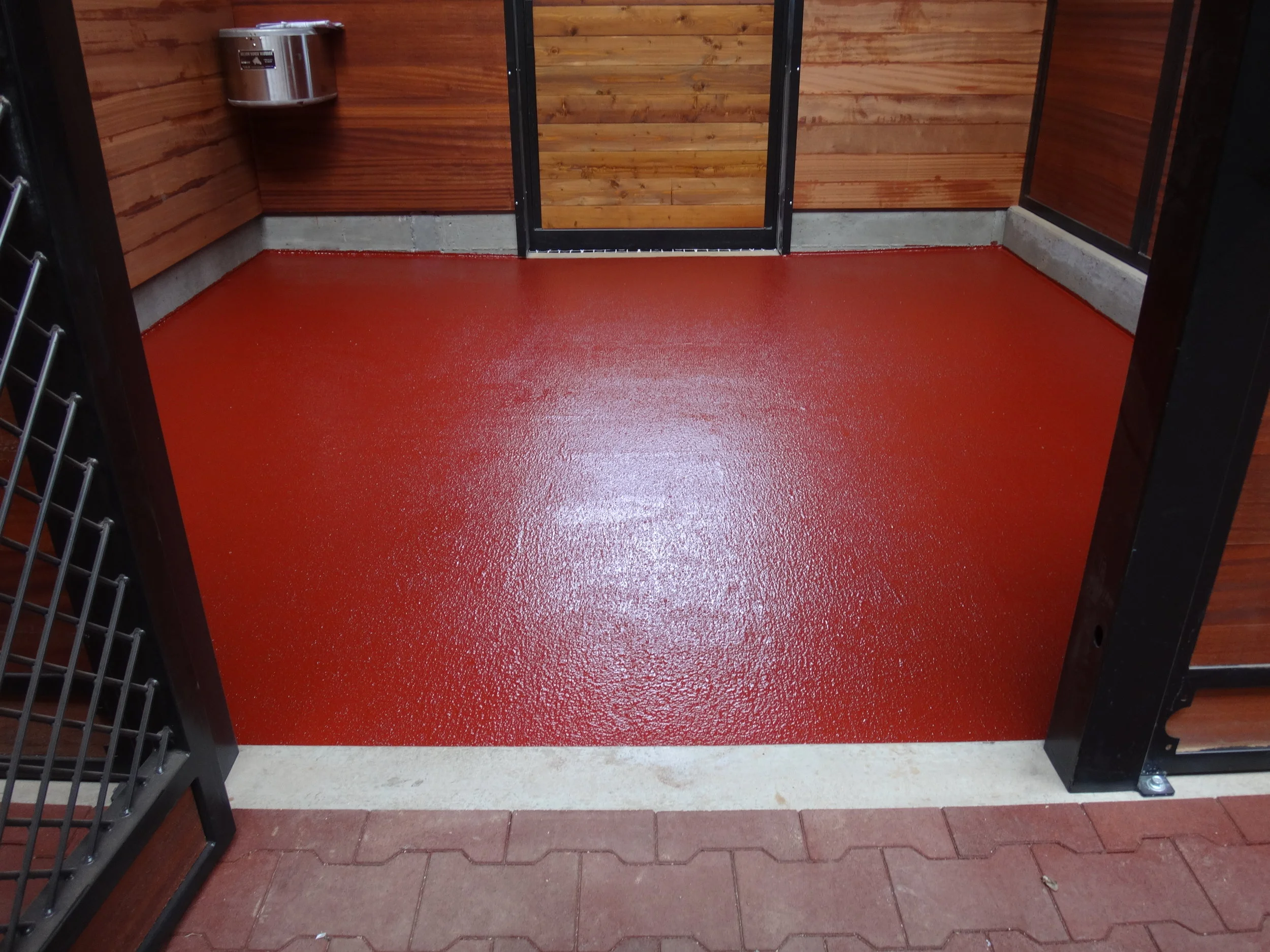 Seamless Rubber Flooring — Innovative Equine Systems Rubber Pavers