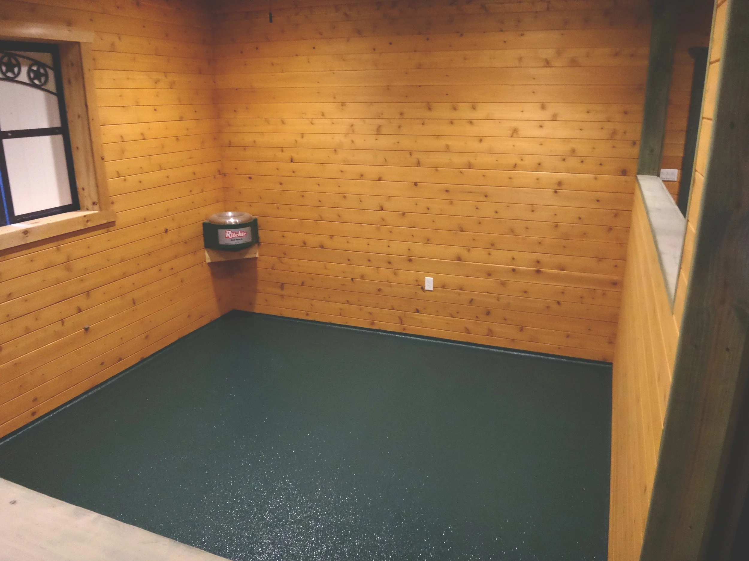 Seamless Rubber Flooring — Innovative Equine Systems