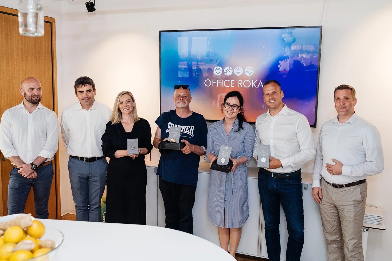 Víťazi OFFICE ROKA 2020, generálny partner súťaže IMMOCAP a generálny riaditeľ CBRE Slovensko
