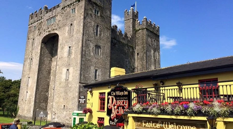 durty-nellys-in-summer.jpg