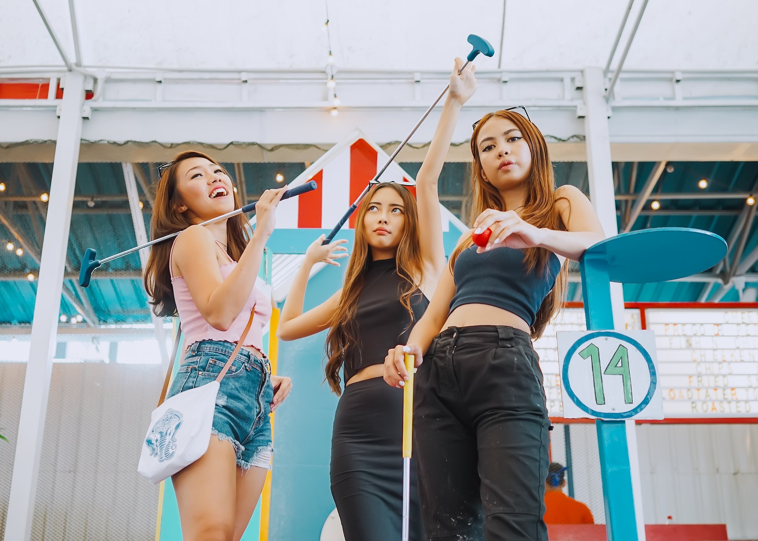 mini golf at shooters.jpg