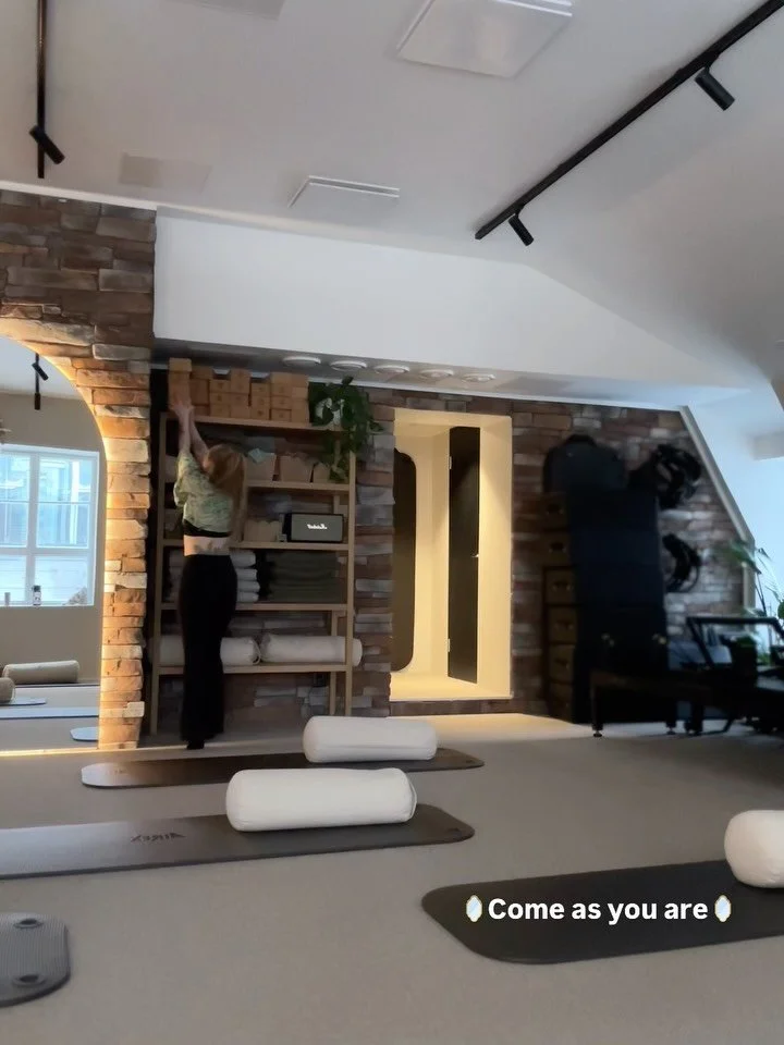 Come as you are 🧜🏻&zwj;♀️

Meill&auml; kaikilla on tarina, ja jokainen keho kantaa mukanaan paljon n&auml;kym&auml;t&ouml;nt&auml;. Kun m&auml; kannattelen tilaa, t&auml;&auml; on yks t&auml;rkeimmist&auml; asioista mit&auml; otan huomioon, kukaan 