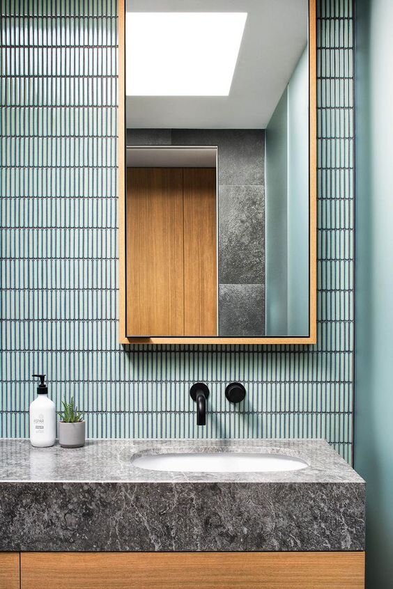 salle de bain bois vert deau decoratrice dinard.jpg