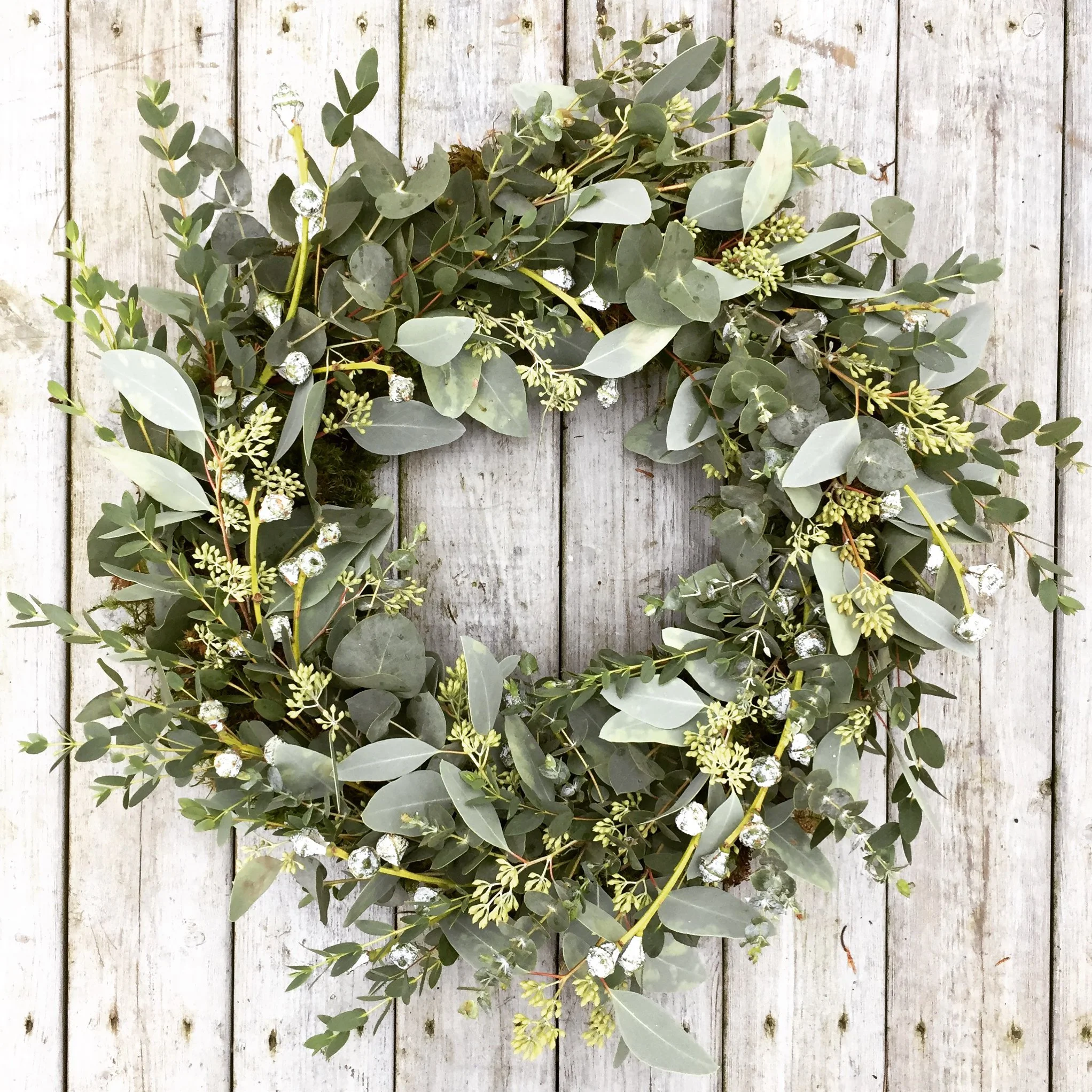 christmaswreath-2018-03-eucalyptus.jpg