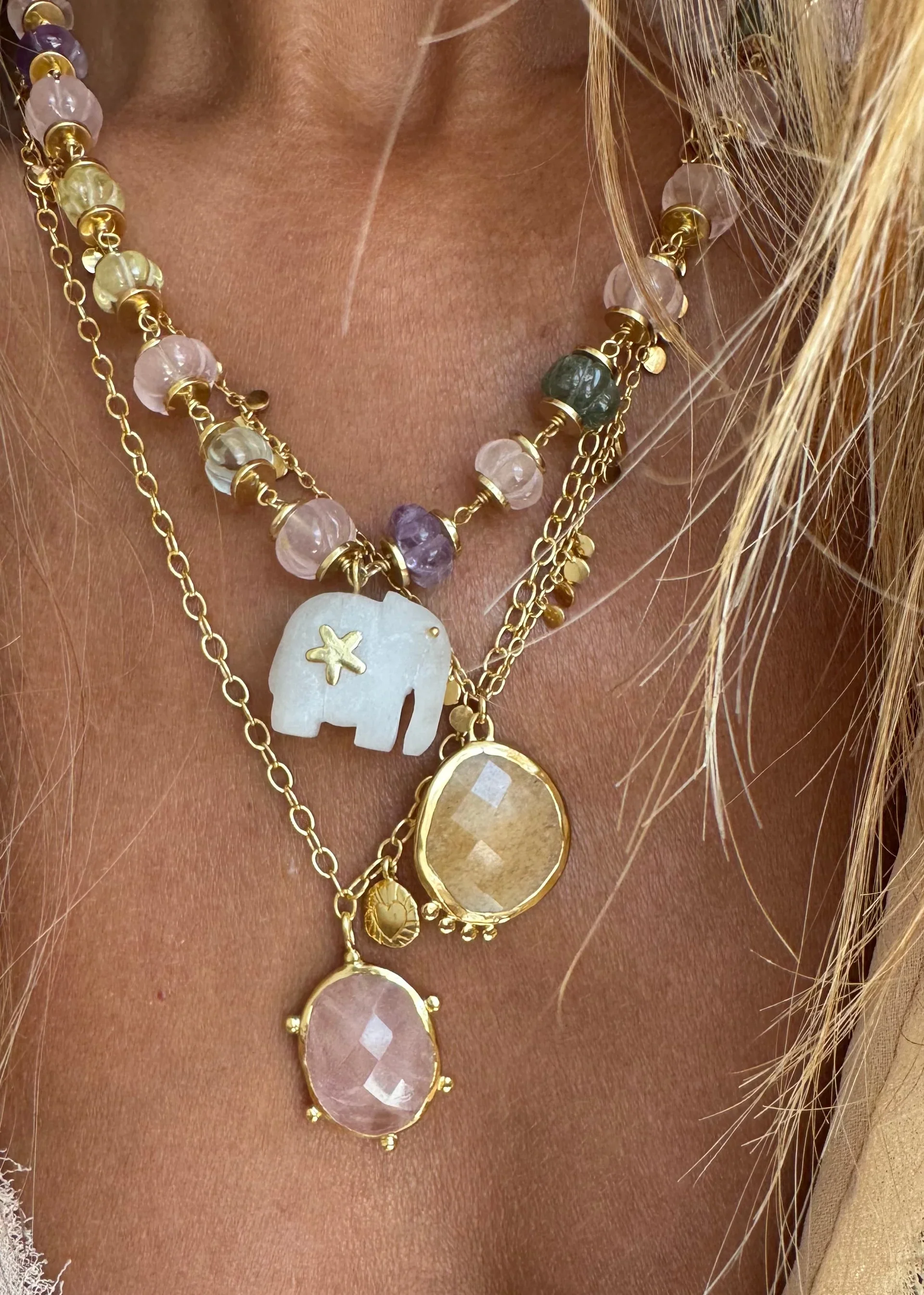 Sara Lashay rosa necklace