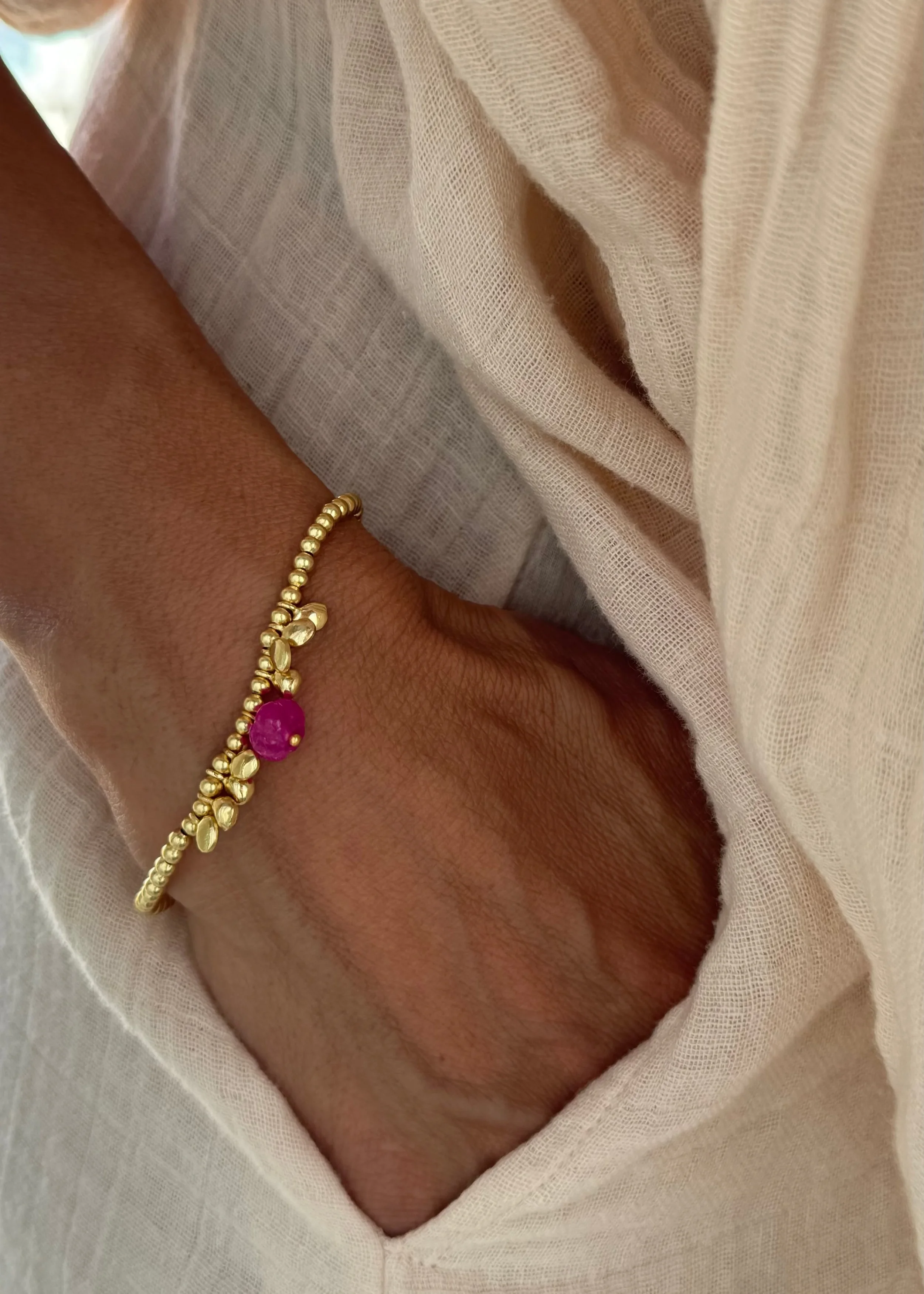 Sara Lashay Melissa bracelet fuchsia on model
