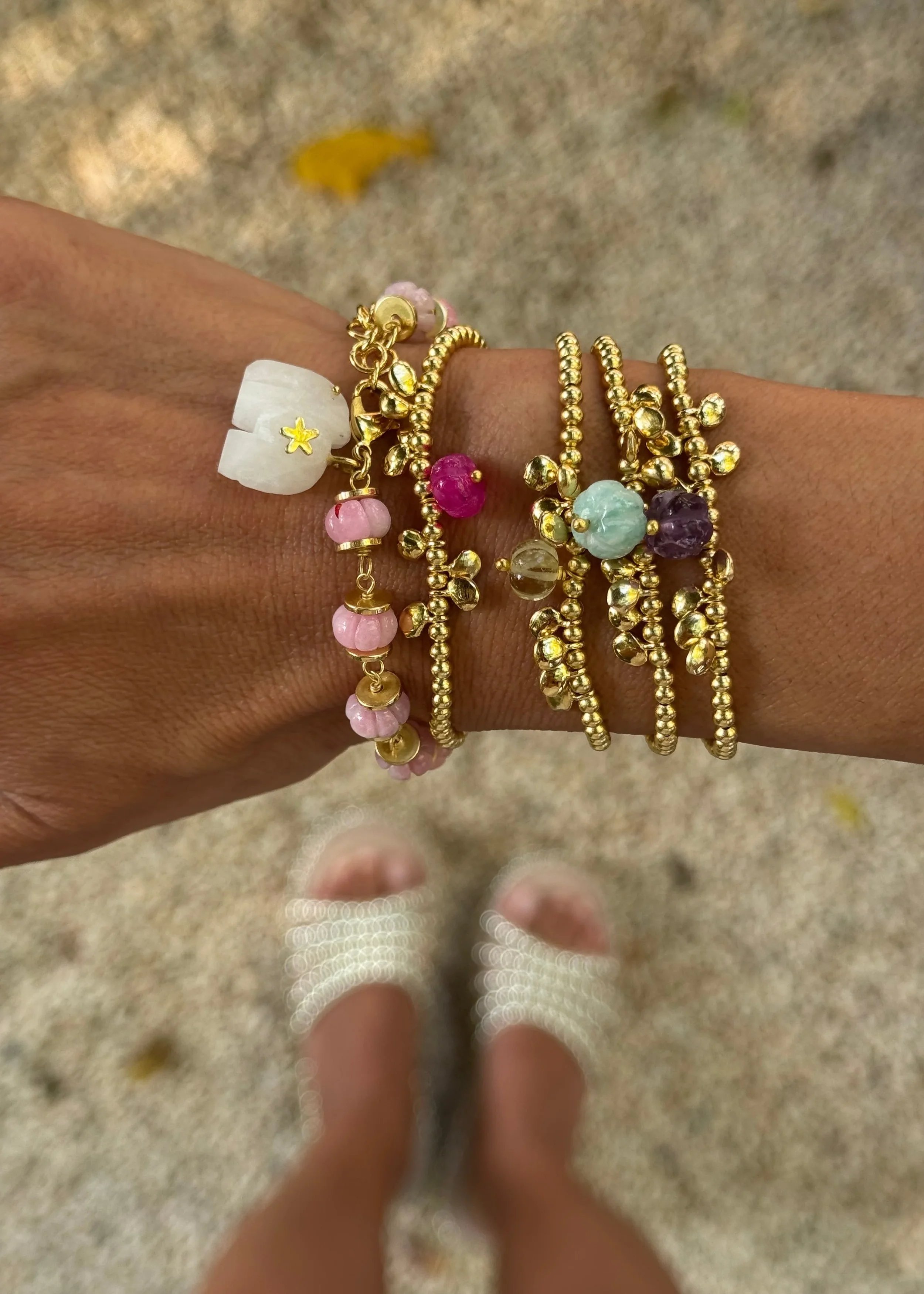 Sara Lashay Melissa bracelet fuchsia on model
