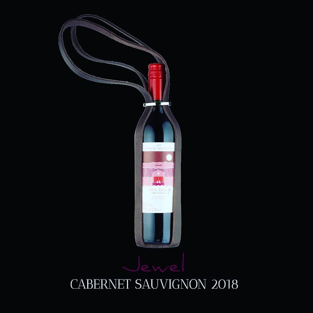 Sampling our 2018 Cabernet Sauvignon, certainly a &quot;Jewel&quot; of a red wine 🙌 ... Happy Friday night everyone... cheers 🍷🍷
🖥 www.reddoorcollective.com.au 
📧 info@reddoorcollective.com.au 
📸 @thewinephotographystudio
#reddoorcollective #rd