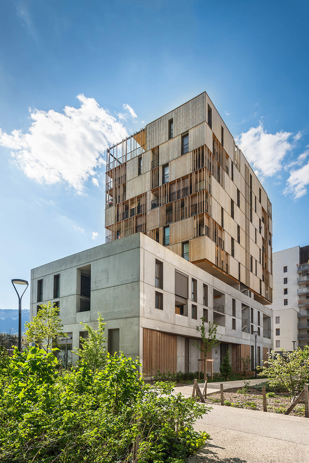 Façon précadre, le CJ4 illustre l'article du magazine 5façades