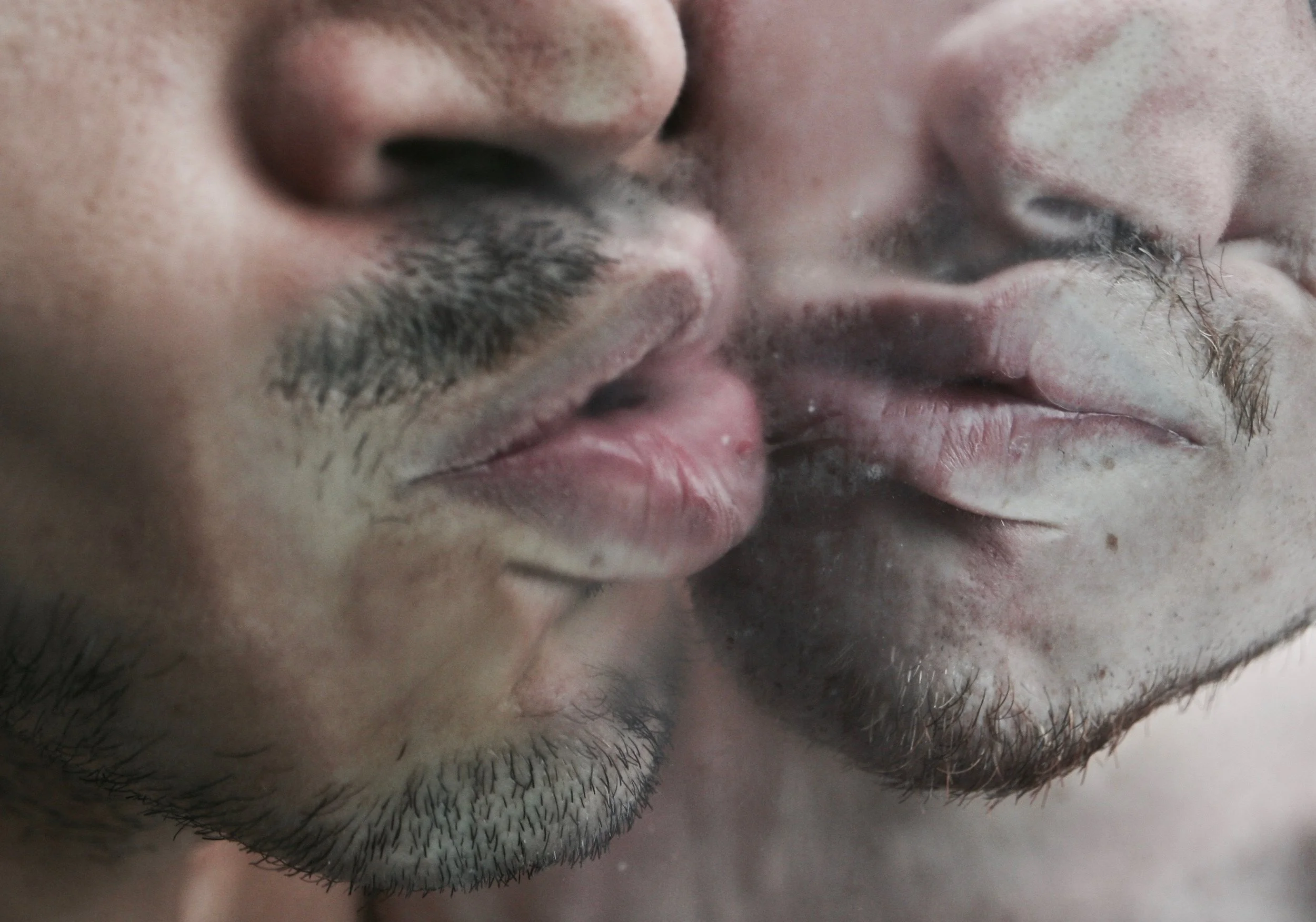 Don't, kiss by Lukas Hartvig-Møller.jpg