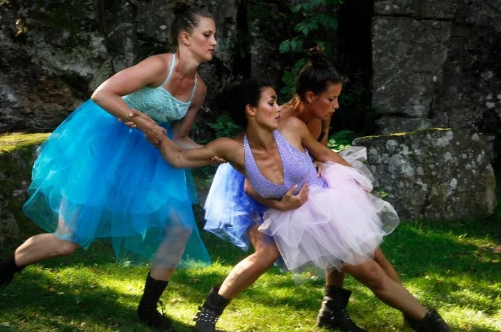 Når tyll blir vått av Hilde I Sandvold, Tilde Imeland Nielsen and Julie Rasmussen Photo: Arild Danielsen