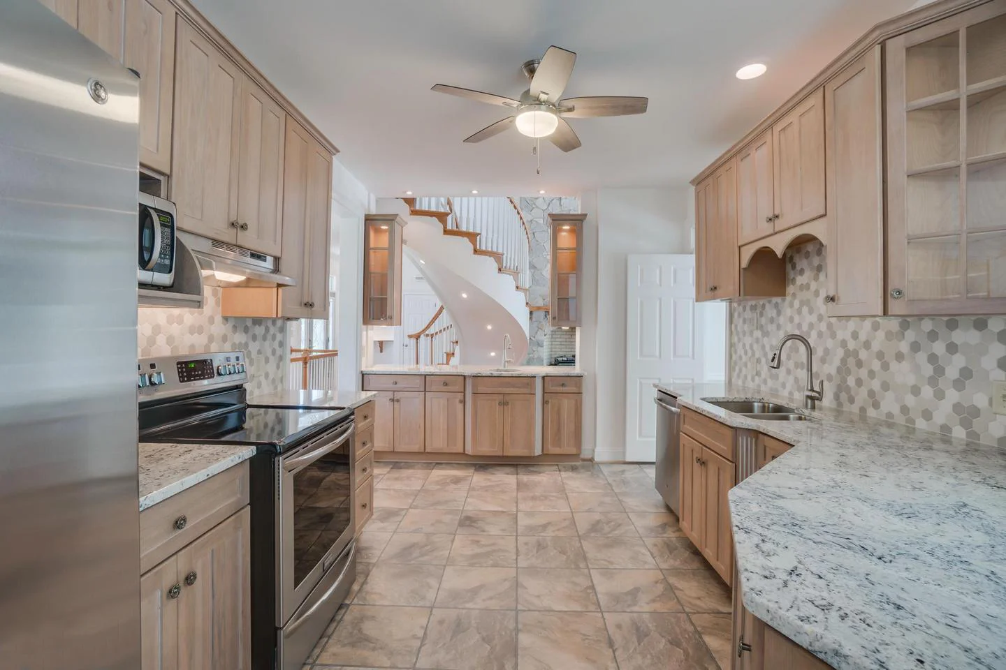 143 Kitchen.jpg