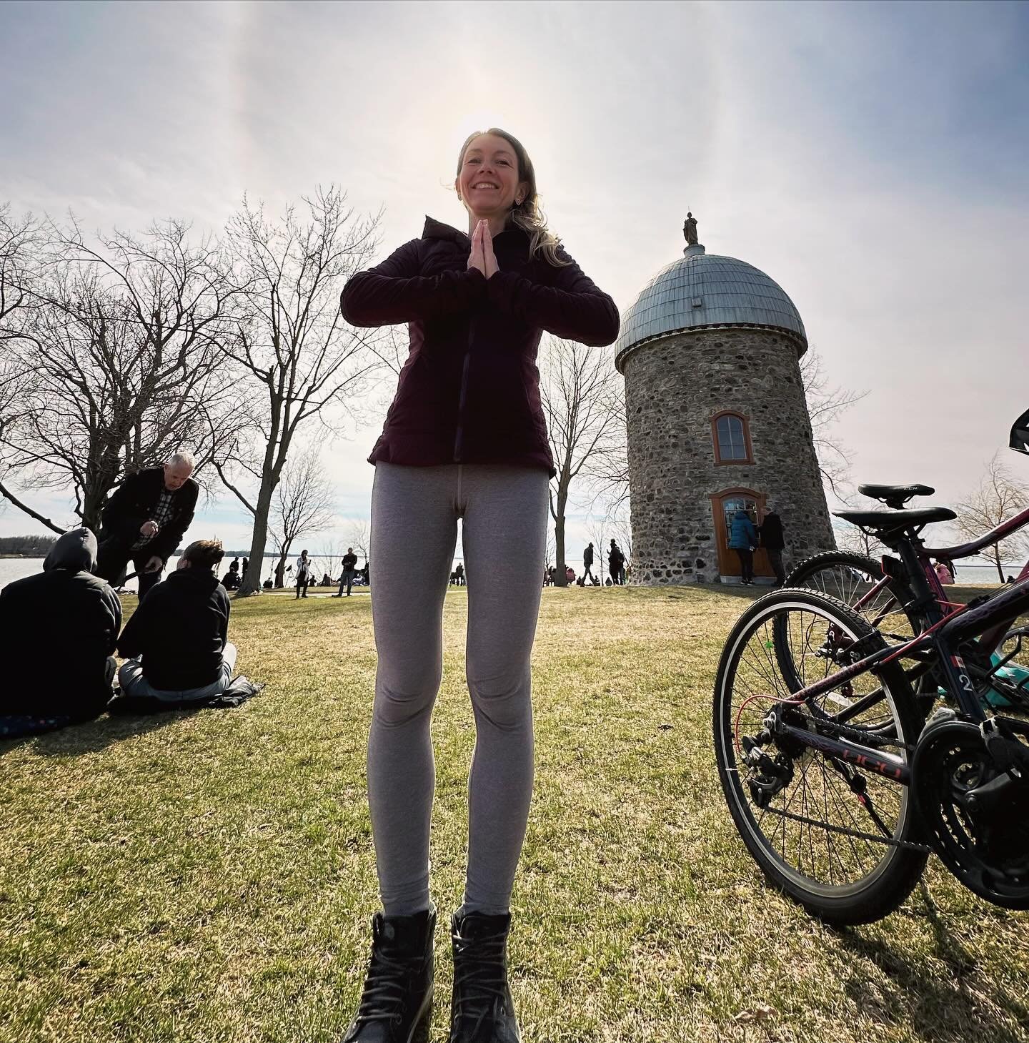 YOGA PLEIN AIR - Mardi midi 
&Agrave; v&eacute;lo, &agrave; pied ou en auto, rejoins Melissa sur l&rsquo;&icirc;le Sainte-Bernard le mardi midi pour une session de yoga printani&egrave;re! &Agrave; partir du 23 avril, on fait les cours dehors, &agrav