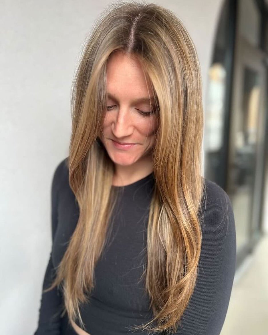 cafe au lait ☕️

living for this soft blend balayage by @hair_by_kaylajoe 

money piece optional 💸

Schedule online 
🌎 alankoa.com
📞 608-284-1956

📍Alan Koa Salon
202 State Street 
Madison, WI 53703
&bull;
&bull;
&bull;
&bull;
&bull;
&bull;
&bull