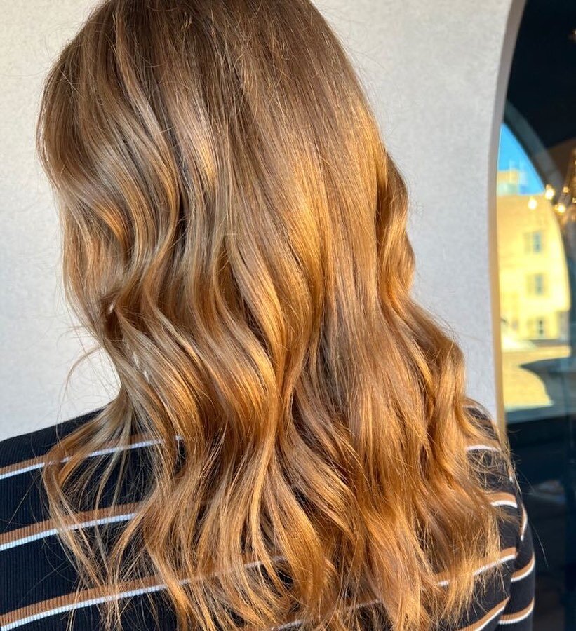 hoping your monday is peachy 🍑

color &amp; style by @hair_by_stoikes 

Schedule online 
🌎 alankoa.com
📞 608-284-1956

📍Alan Koa Salon
202 State Street 
Madison, WI 53703
&bull;
&bull;
&bull;
&bull;
&bull;
&bull;
&bull;
#alankoa #madisonwisconsin