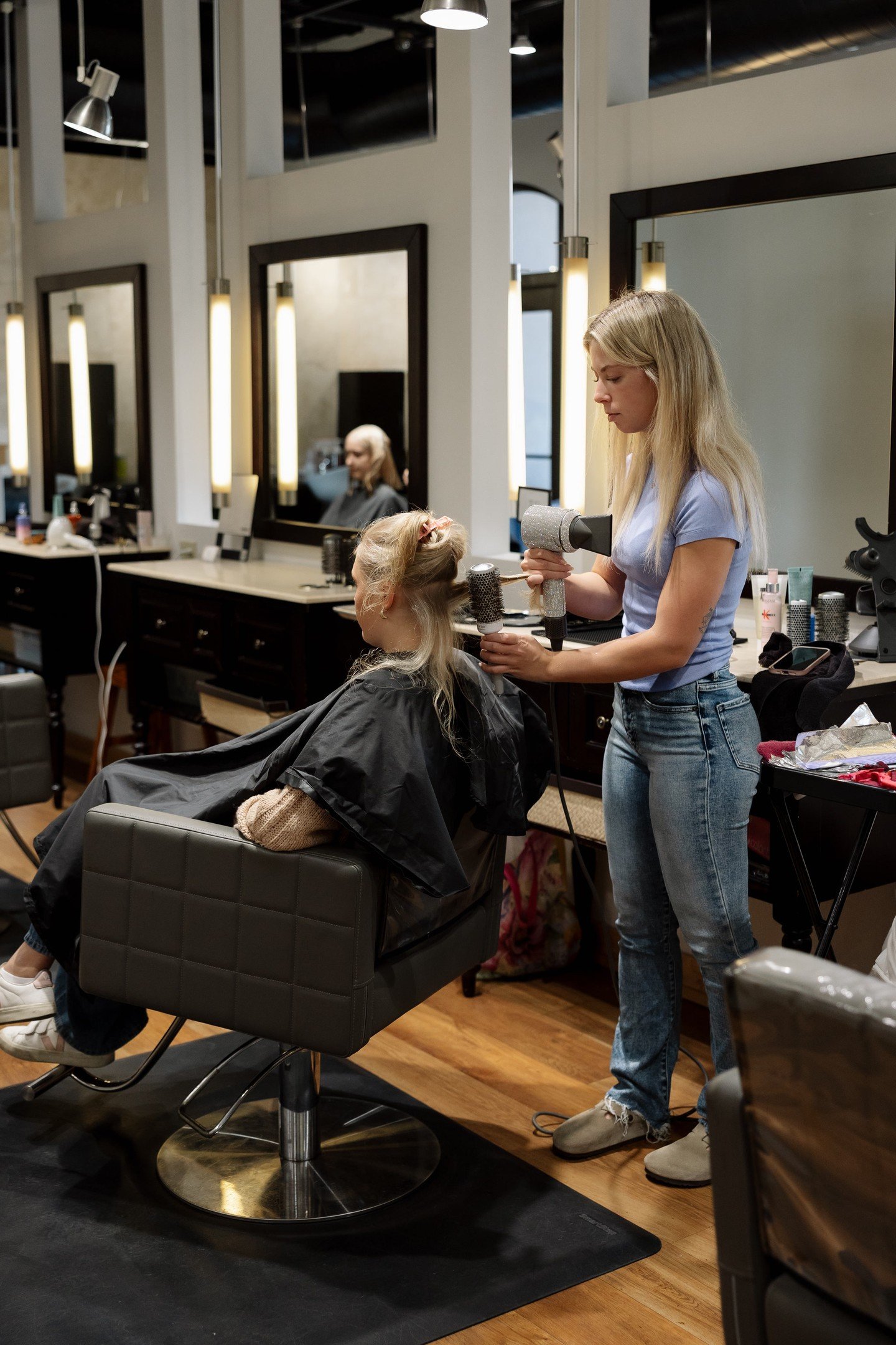 The best way to end your appointment? A signature blowout, of course!!
ㅤ
Are you team sleek + smooth, volume for days, or soft waves that feel effortlessly you?
ㅤ
Tell us below &mdash;what&rsquo;s your go-to blowout style??
.
.
.
#alankoa #madisonwi 
