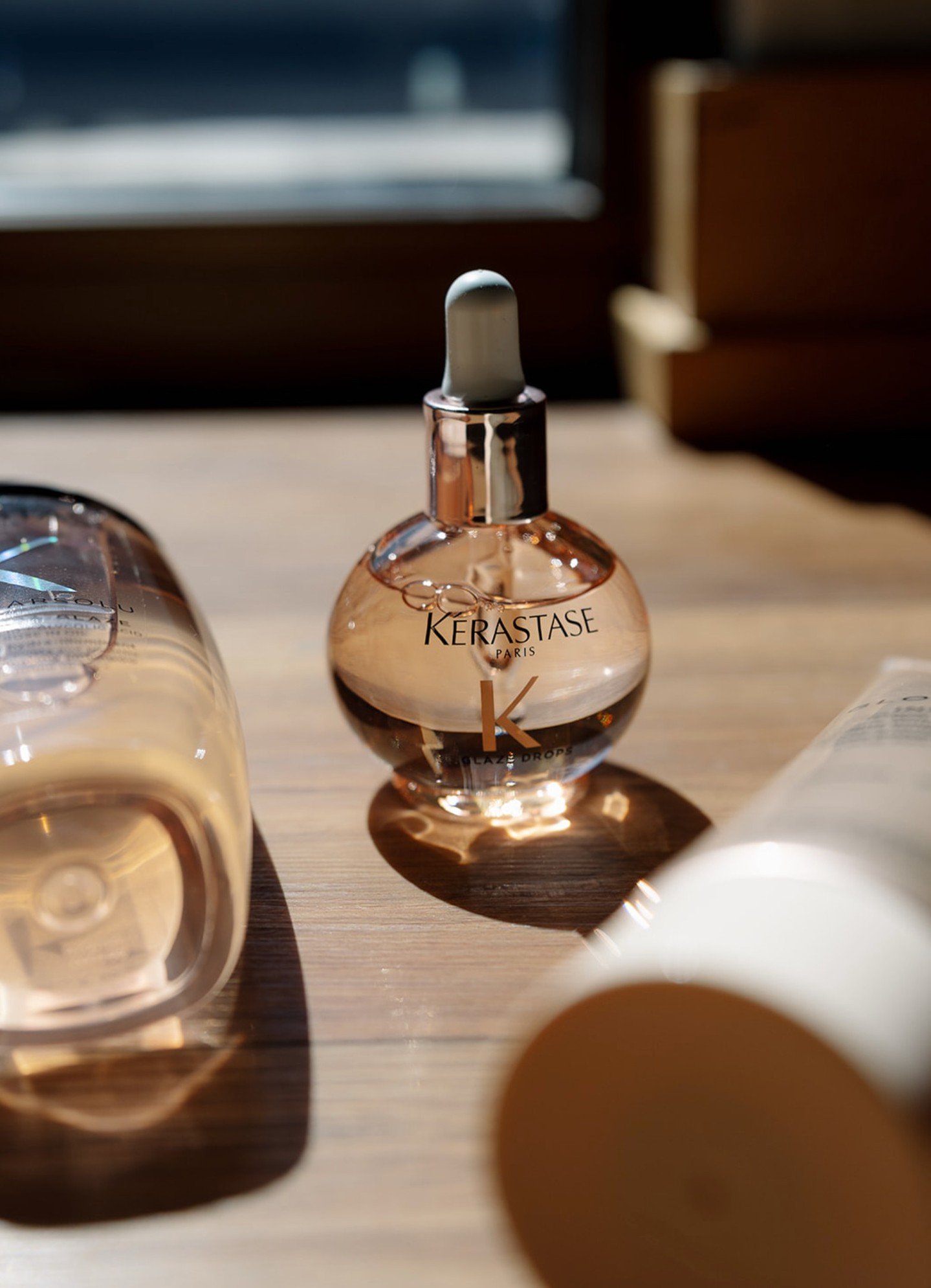 Say hello to glass hair dreams with K&eacute;rastase Gloss Absolu Glaze Drops ✨🖤
ㅤ
This high-gloss, anti-frizz oil delivers up to 4 days of smooth, polished shine 🤍 Perfect for fine + medium hair types who want that sleek, radiant finish without th