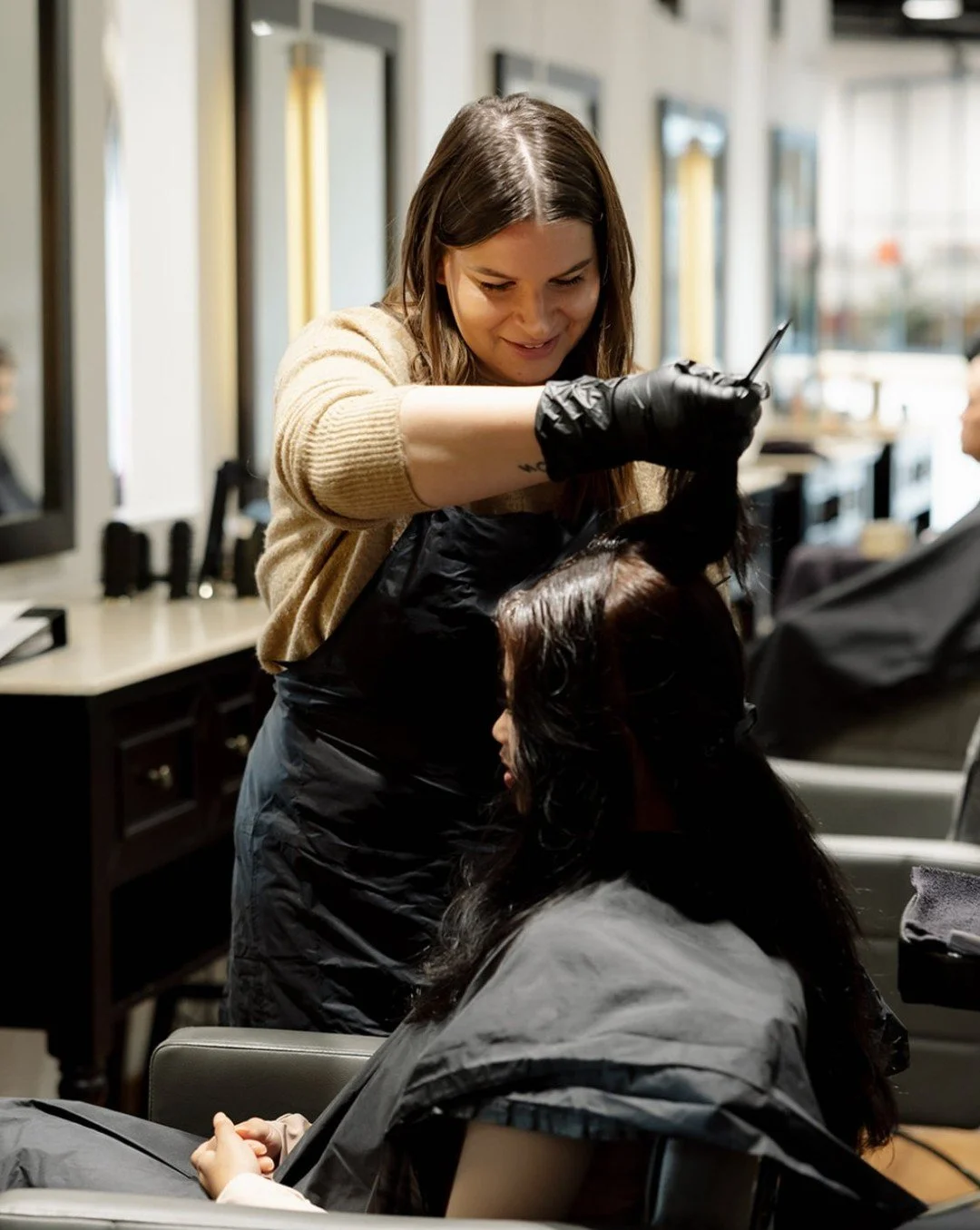 Your moment. Your chair. 🤍
ㅤ
#alankoa #madisonwi #madisonsalon #luxuryhaircare #uwmadison
