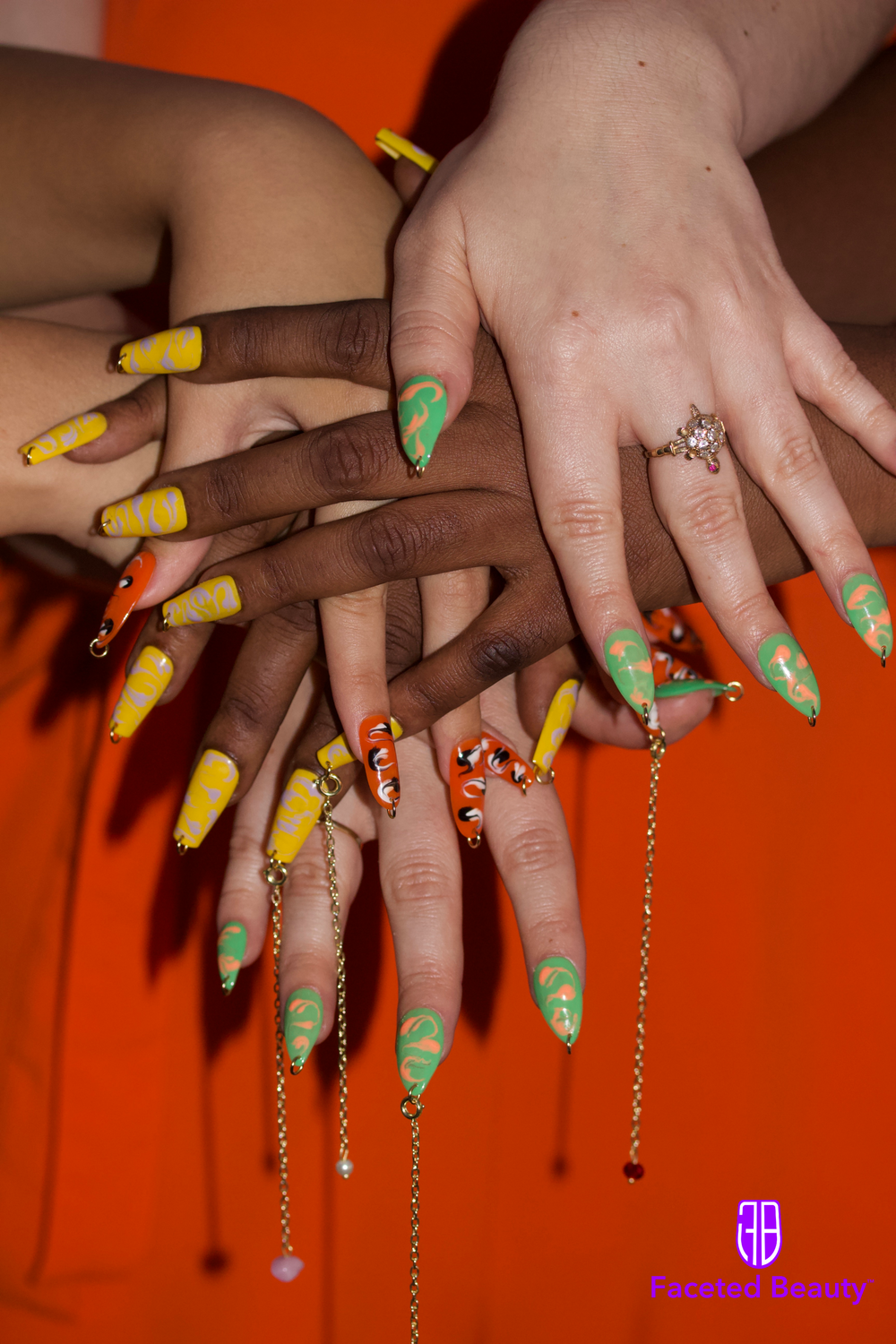 Reusable, customizable press on gel nail kits